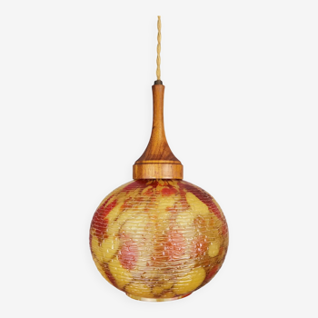 Lampe globe suspendue en verre ambré du milieu du siècle portugais, années 1960