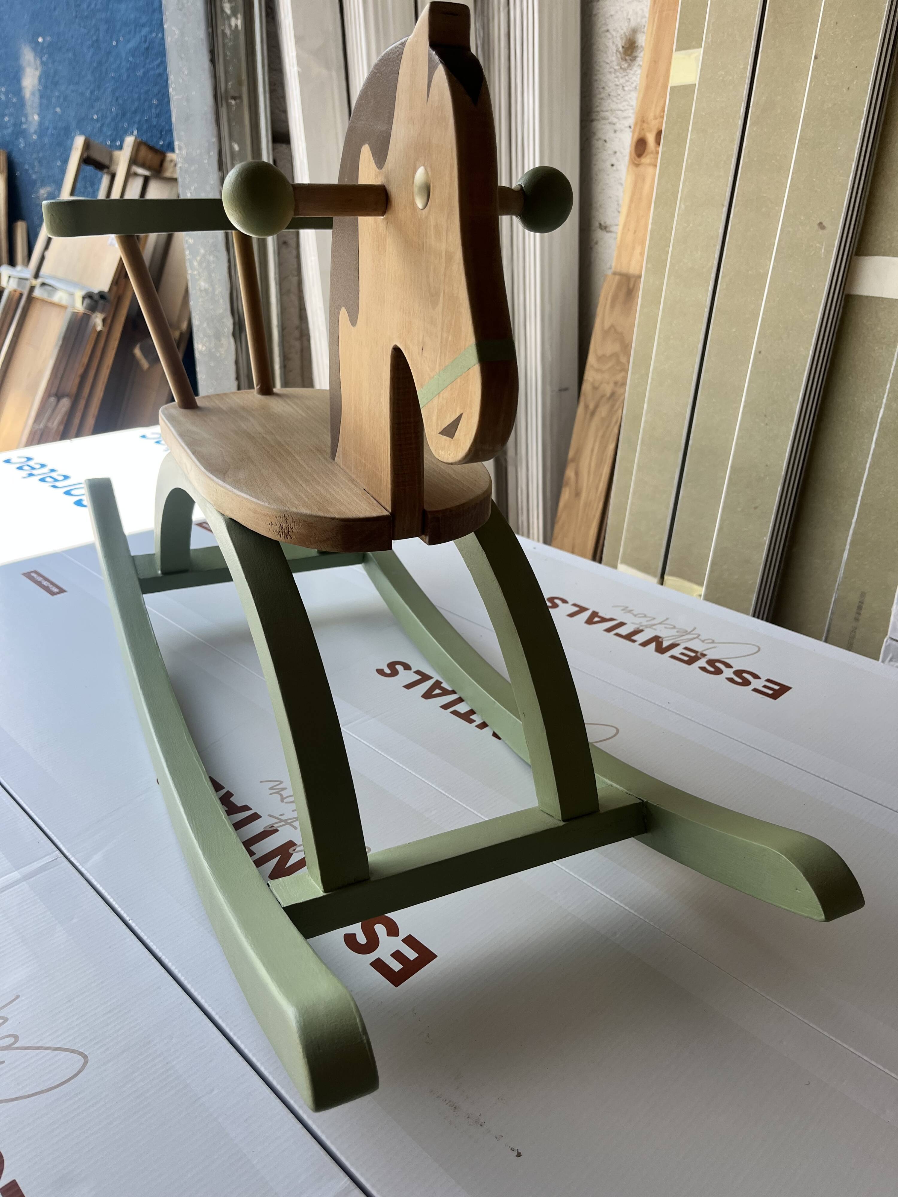 Cheval à bascule enfant