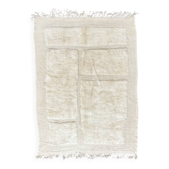 Moroccan Berber Beni Ouarain Wool Rug – Minimalist Ivory Design