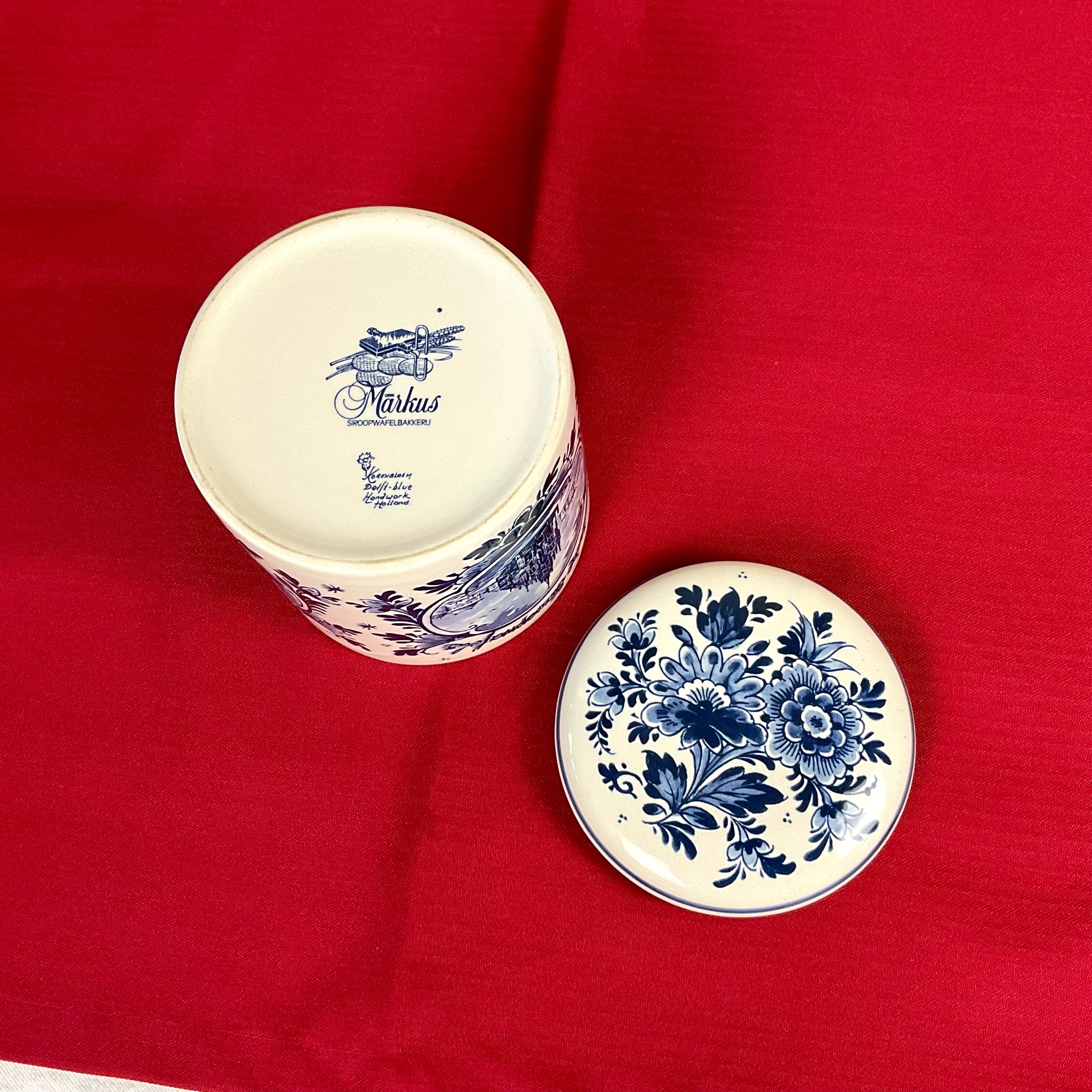 Delft blue Holland ceramic candy box