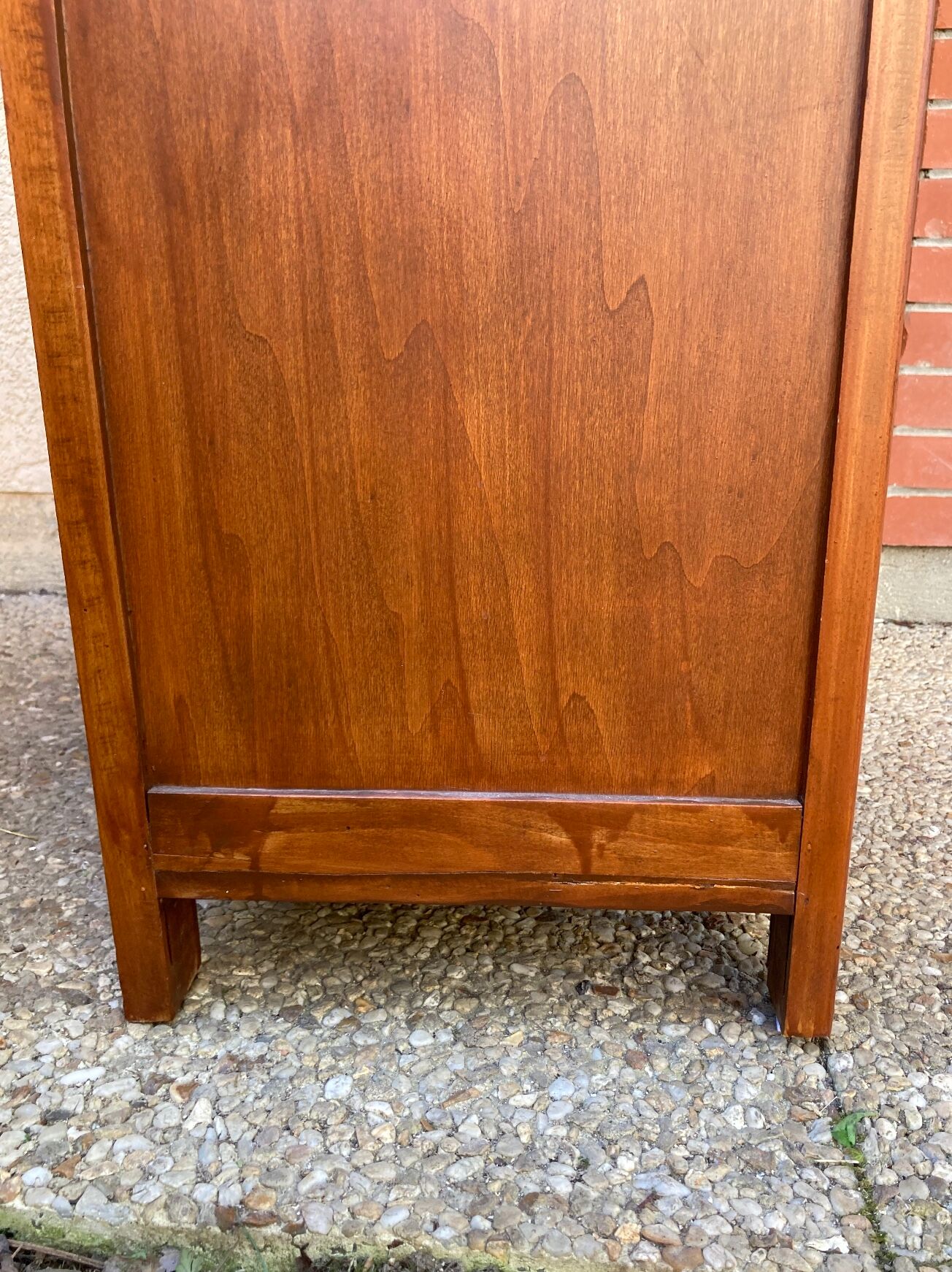 Old Parisian bonnetière