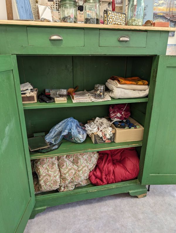 Buffet, confiturier en bois vert