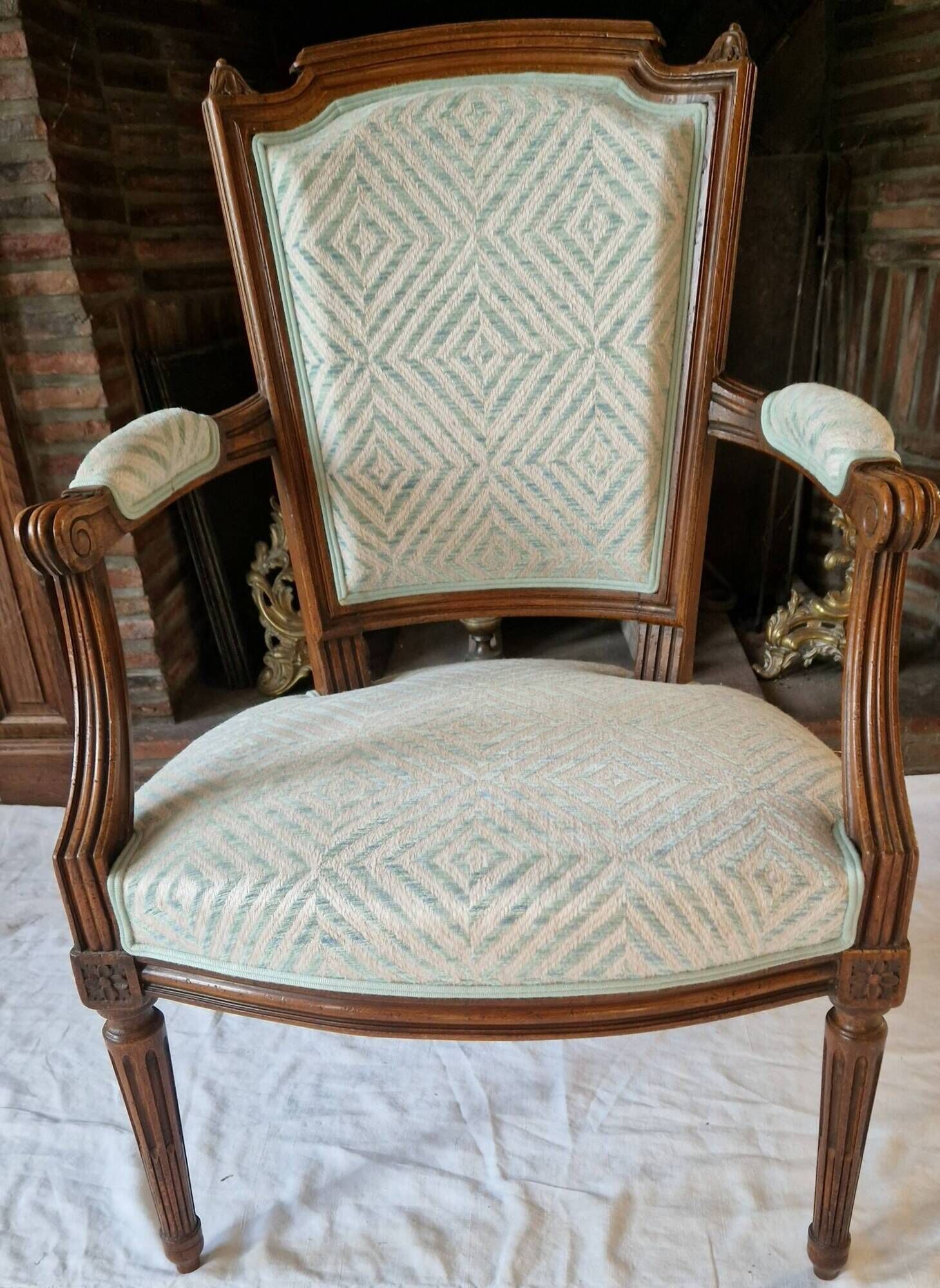 Ancien fauteuil en noyer style Louis XVI – Vert d'eau & crème – Fin XIXe