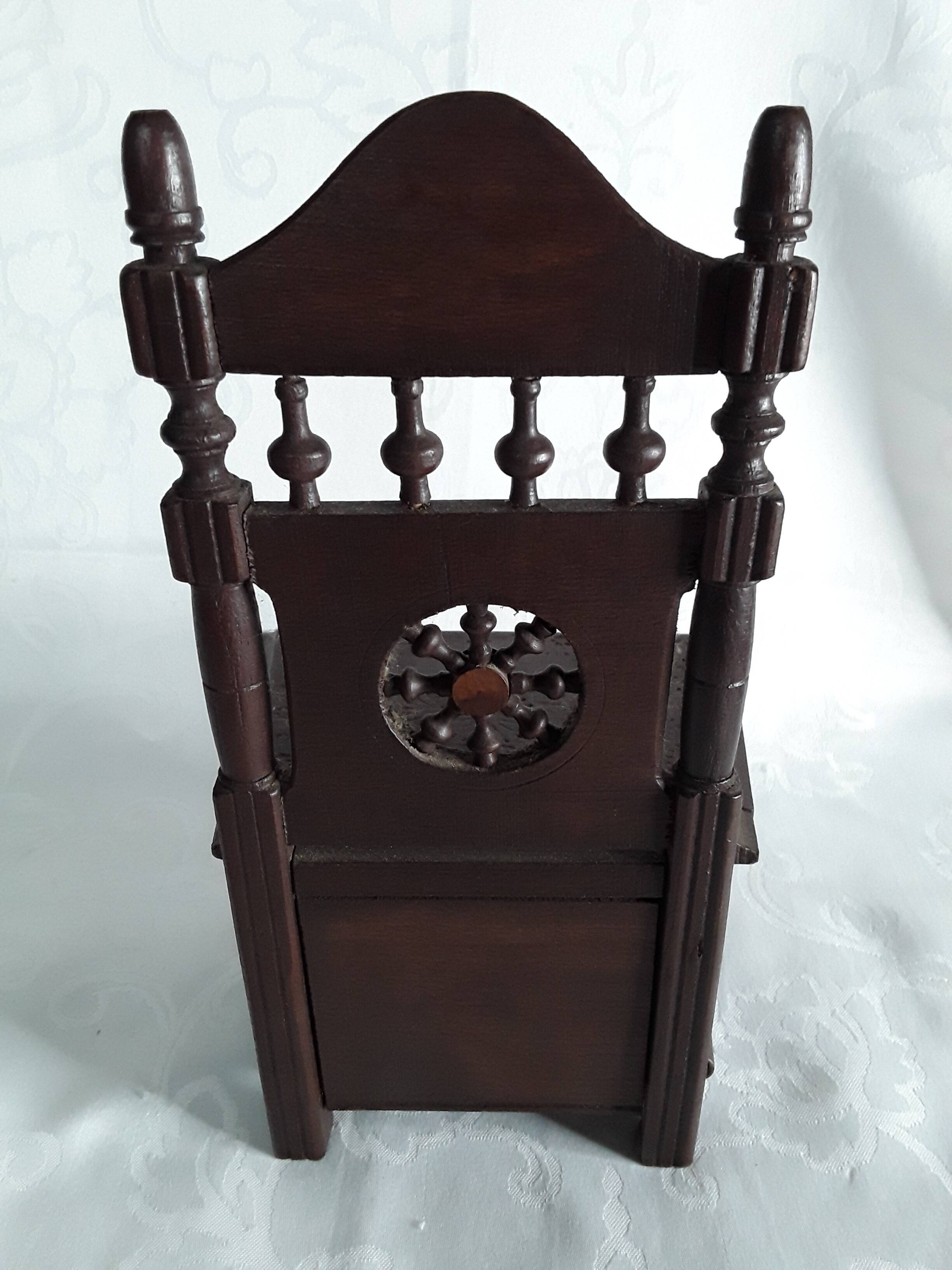 Ancienne Chaise bretonne en bois sculpté