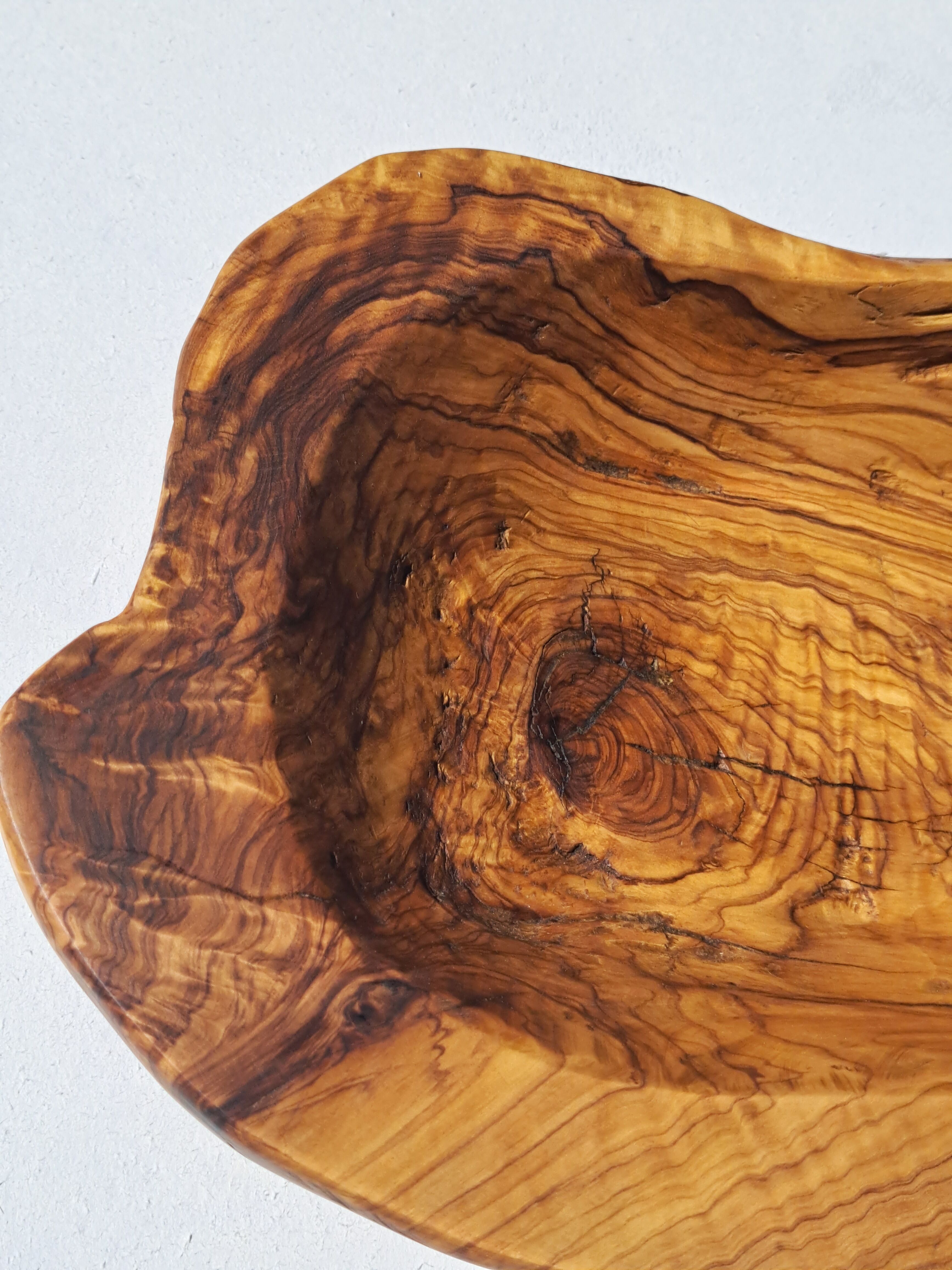 Brutalist dish in olive wood 1970