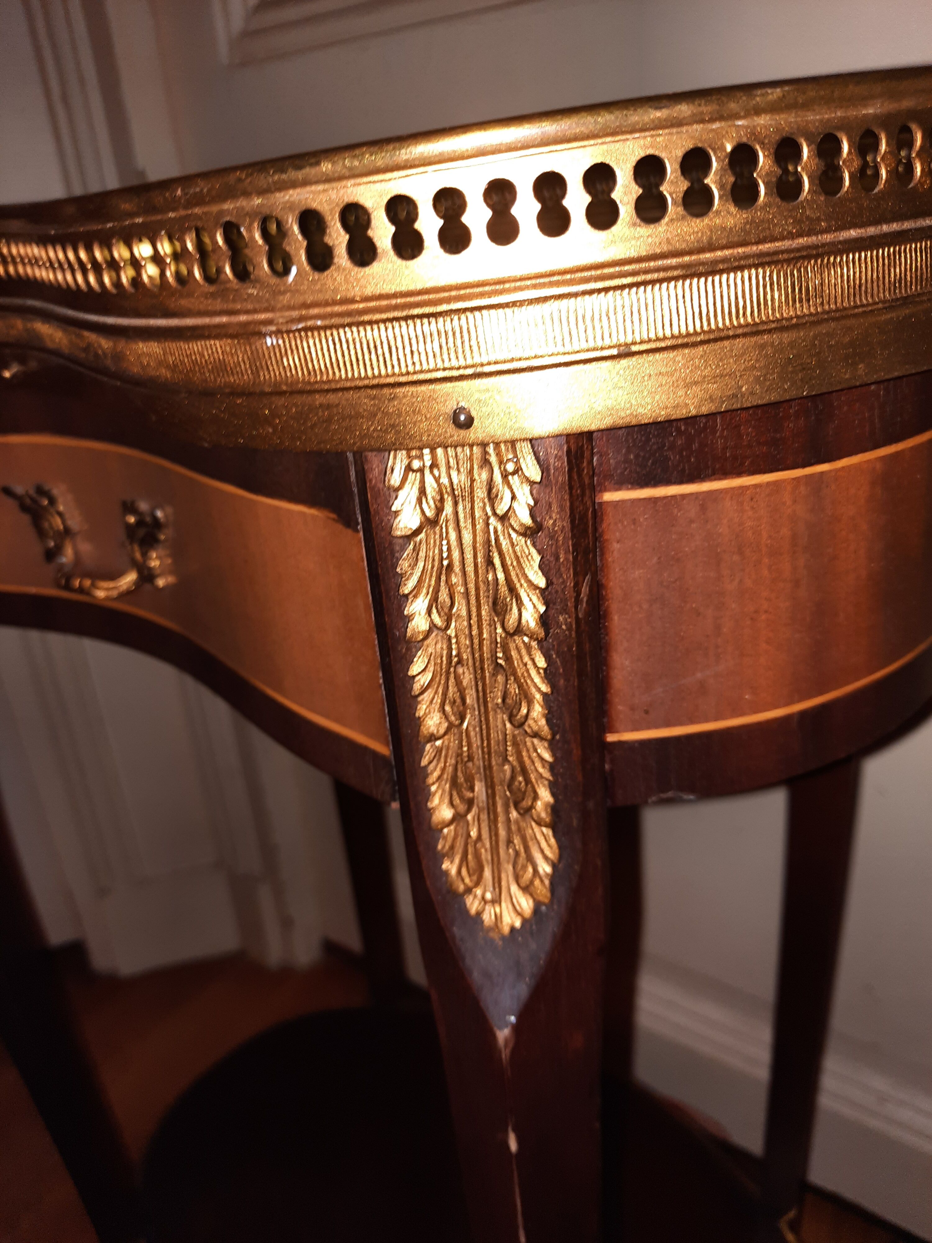 Salon table rognon marquetry