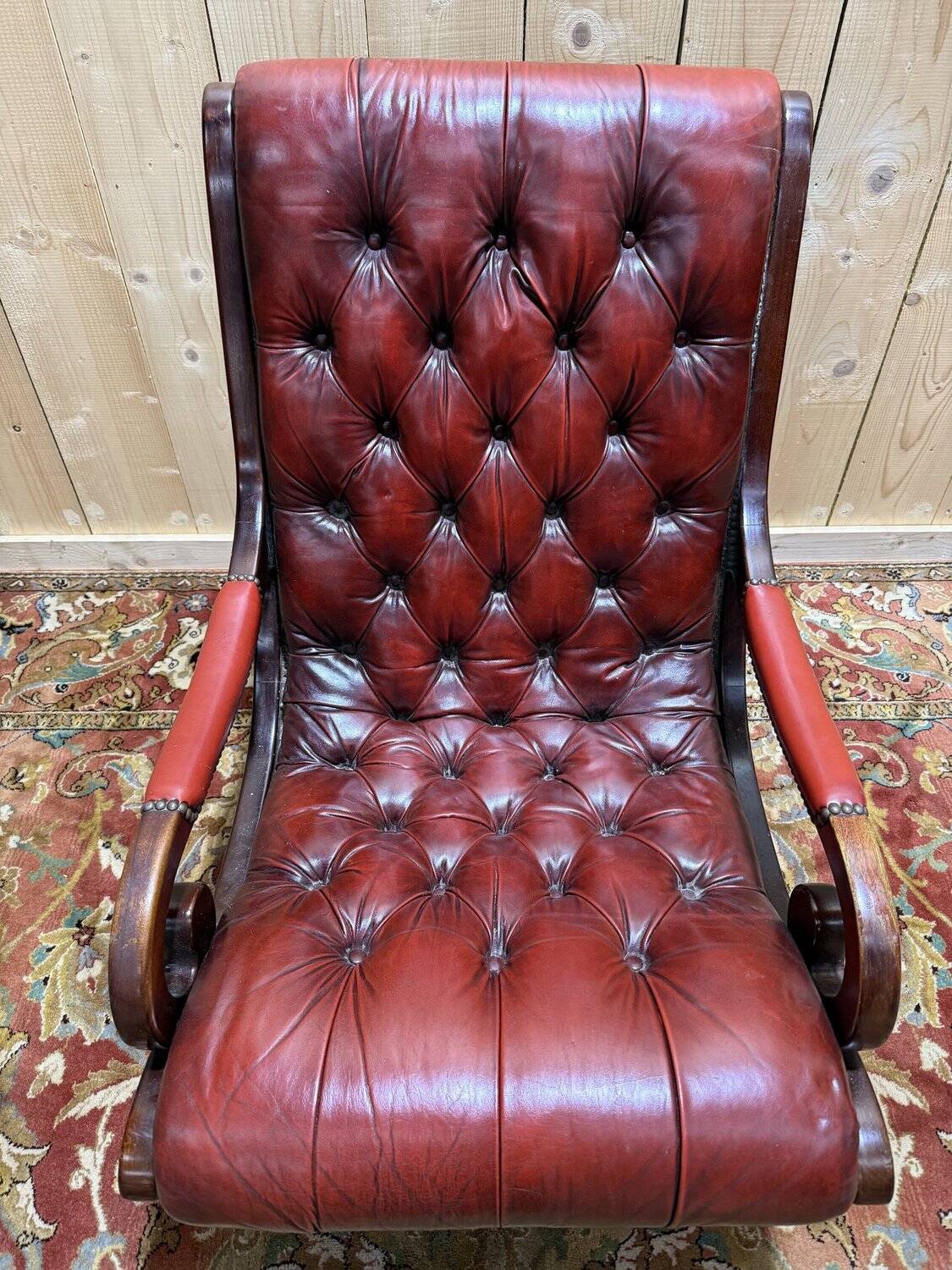 Chesterfield English Slipper Chair in tufted leather