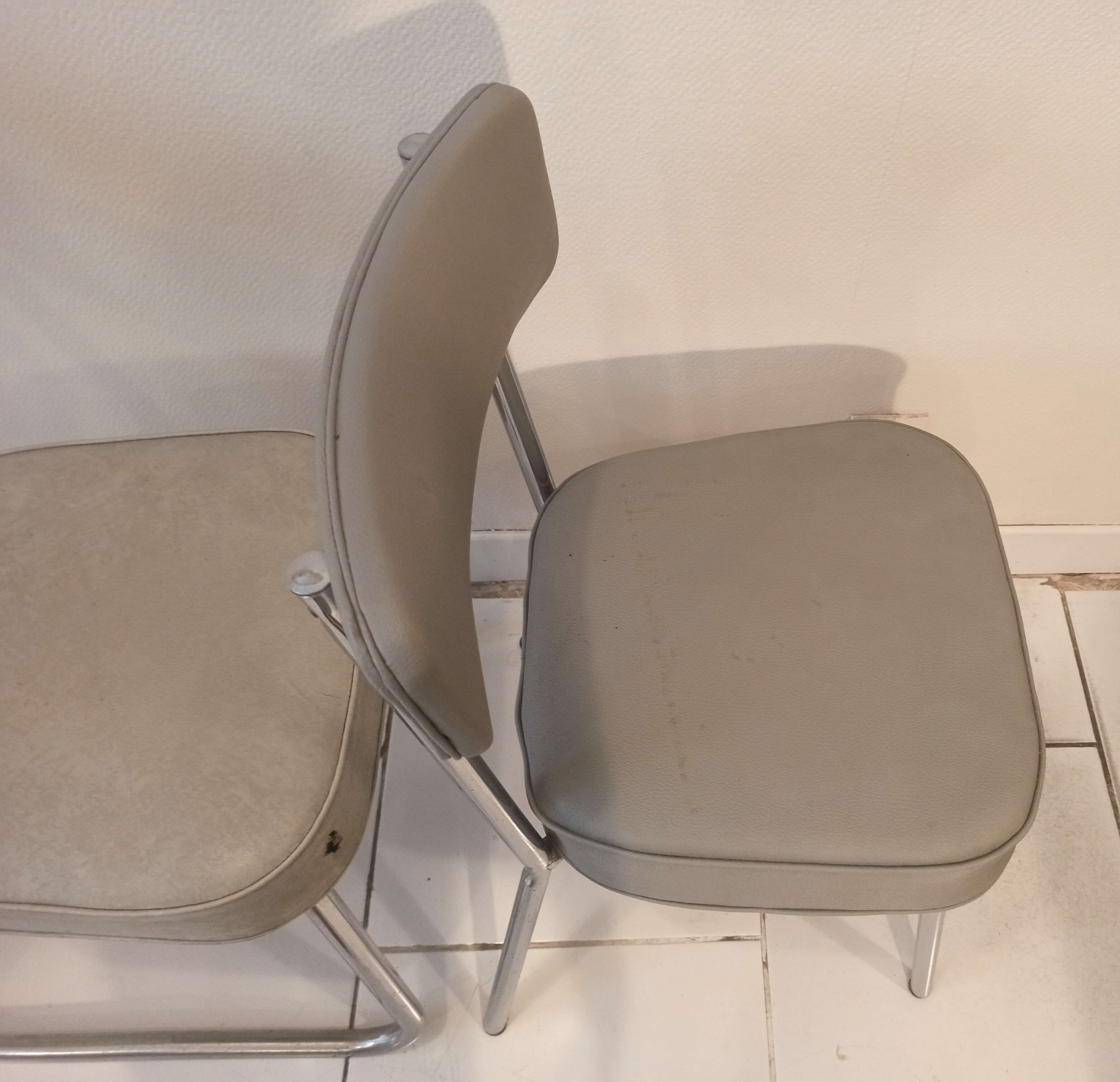Pair of vintage gray Ronéo chairs