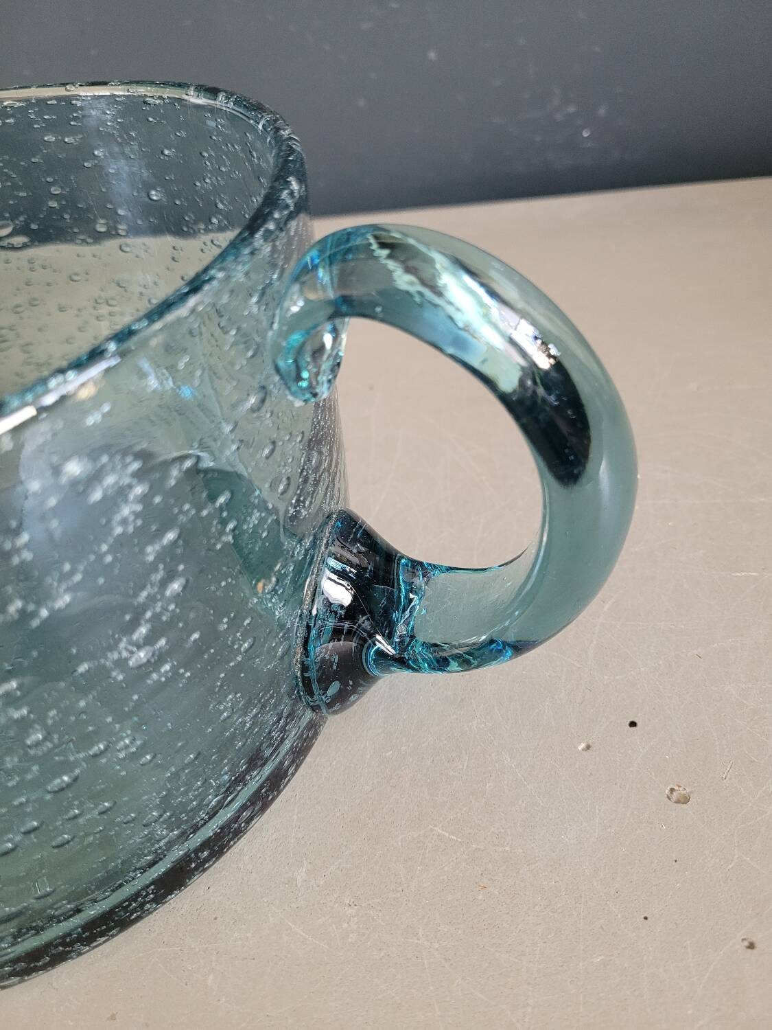 Large 2L pitcher in blue bubble glass