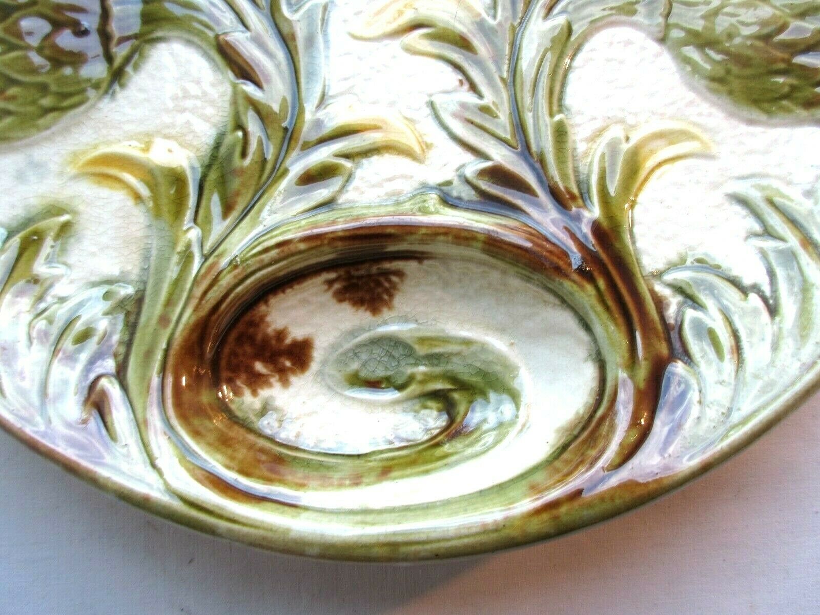 Old dabbling plate with 2 artichokes with leaves and several asparagus