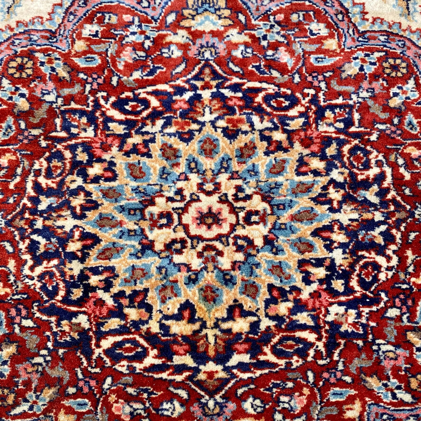 Persian Carpet Isfahan - wool and silk, very thin 150x260cm