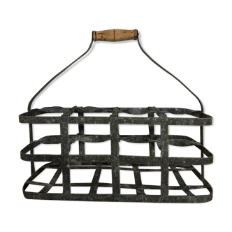 Zinc bottle locker