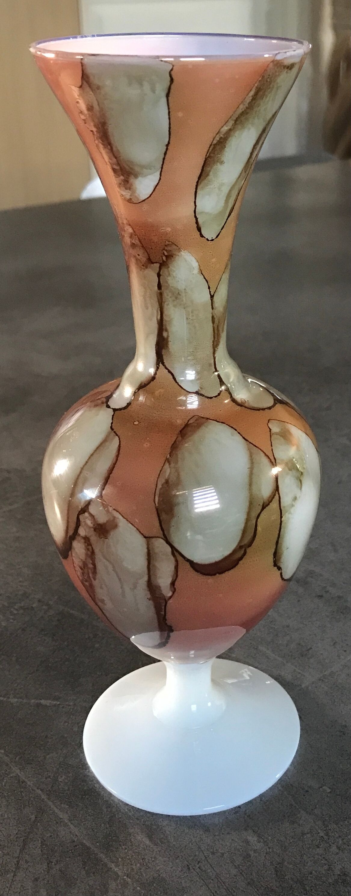 Vase soliflore in enamelled opaline decoration of pearly patterns 20 cm