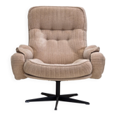Fauteuil pivotant danois des années 1970, en tissu beige.