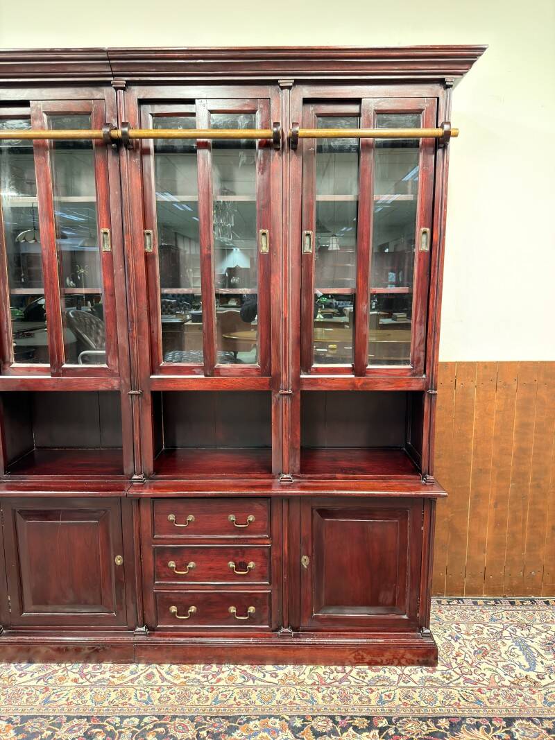 Bibliothèque anglaise avec échelle