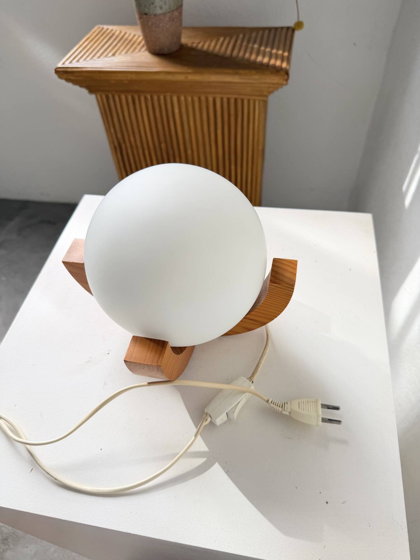 1980s pin support ball desk lamp