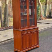 English display cabinet with 2 doors, mahogany imitation, 1990.