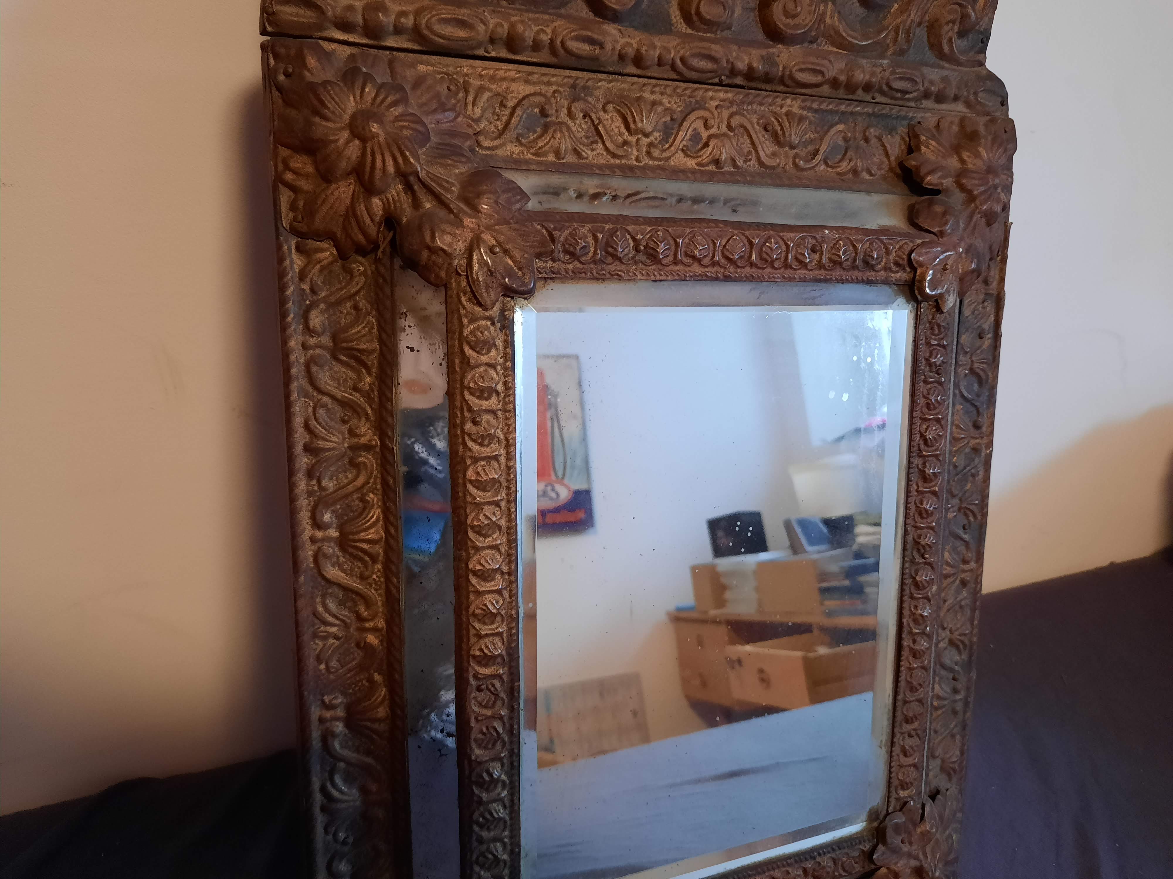 Closed-wall mirror