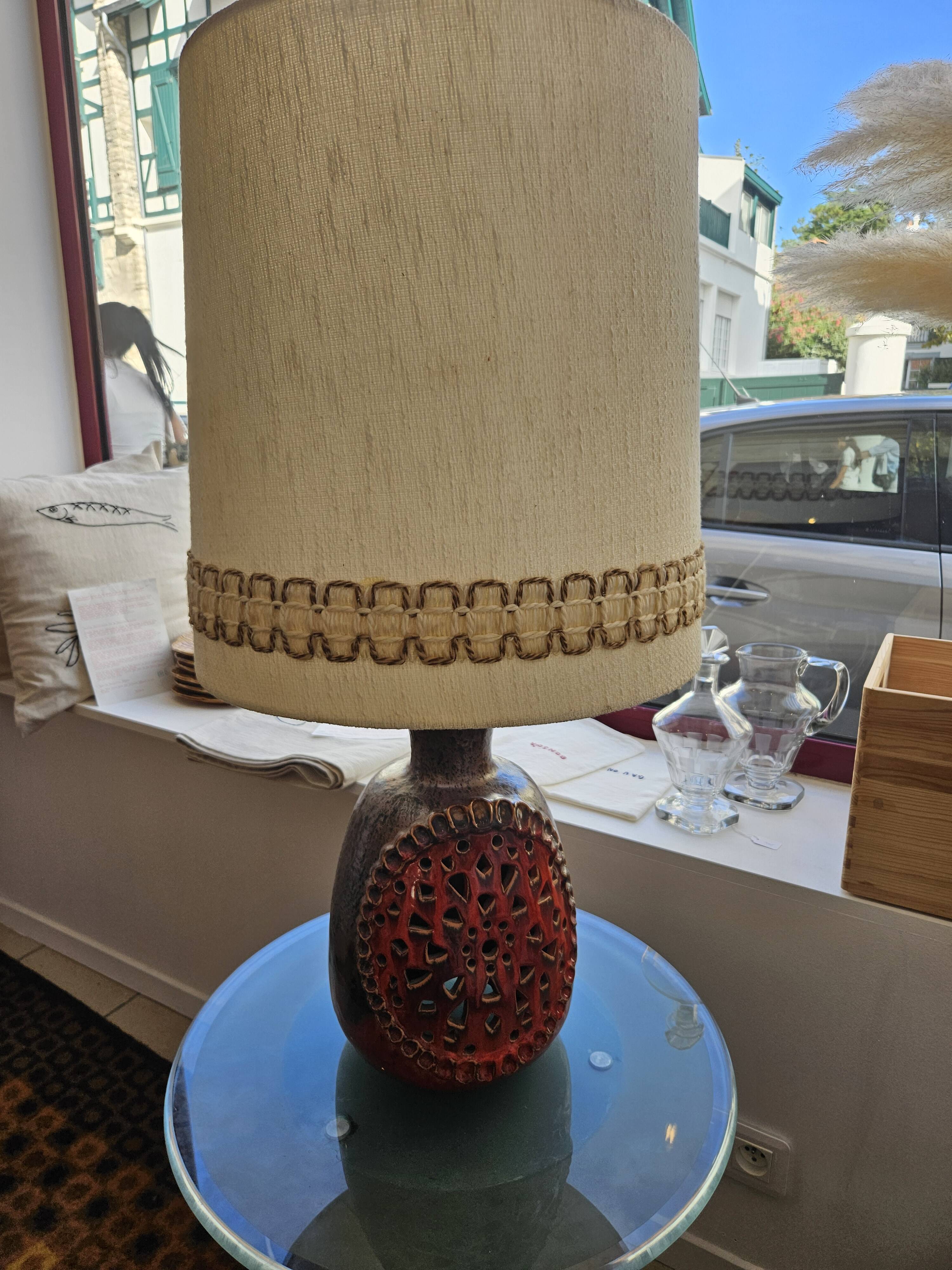 Fat lava ceramic lamp