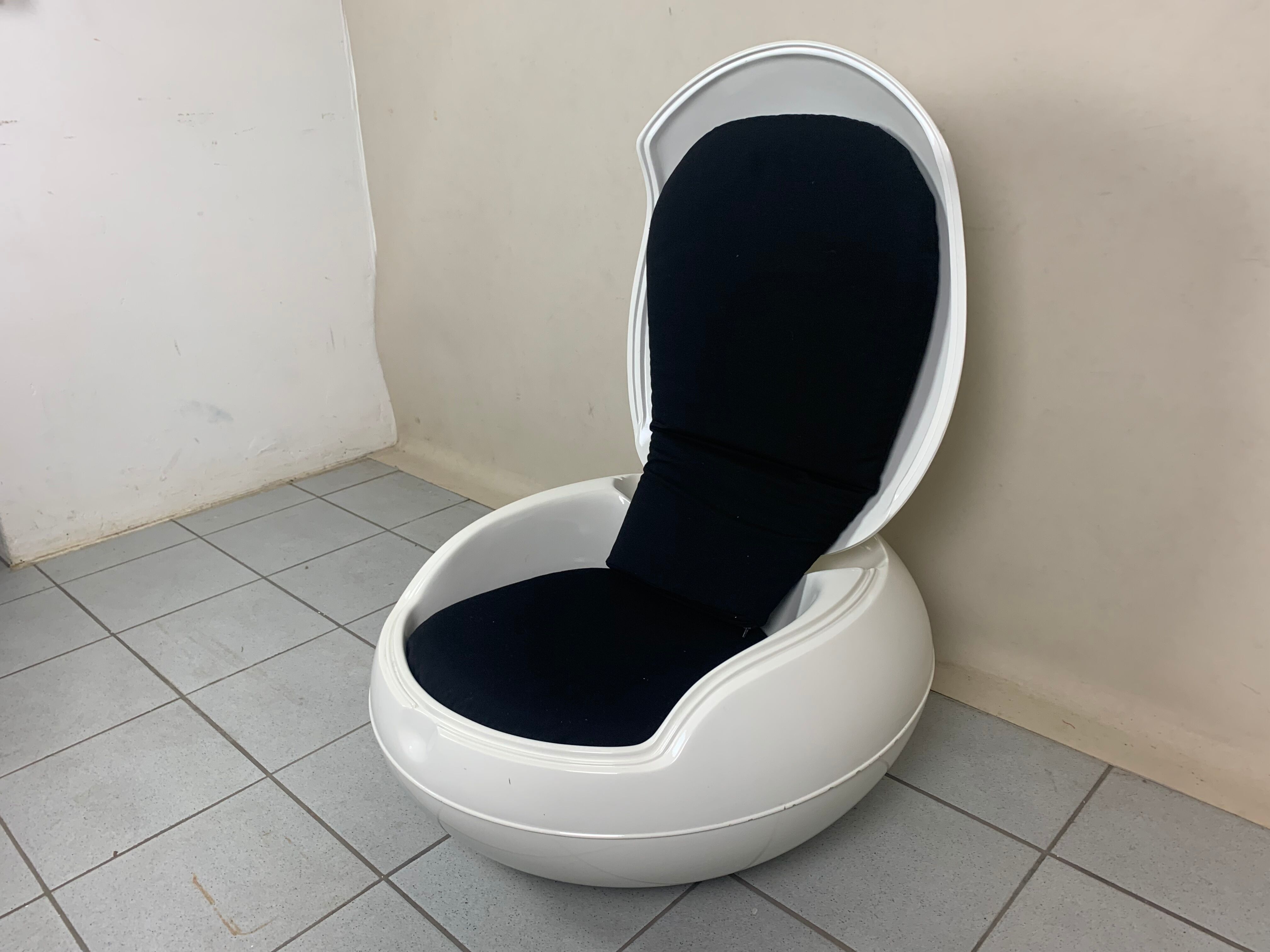 Peter Ghyczy - Ghyczy Novo - Ghyzcy Garden Egg