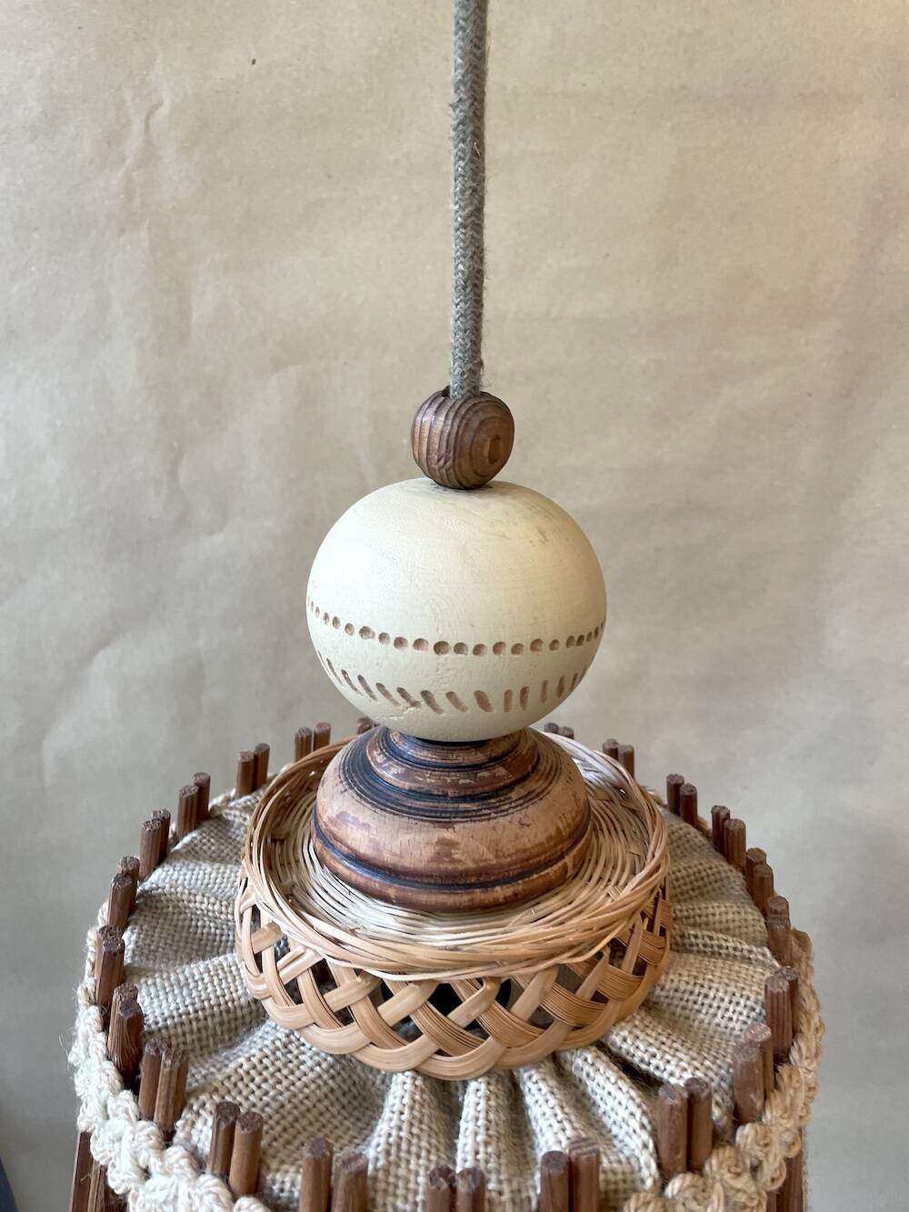 Suspension naturelle en bois et jute