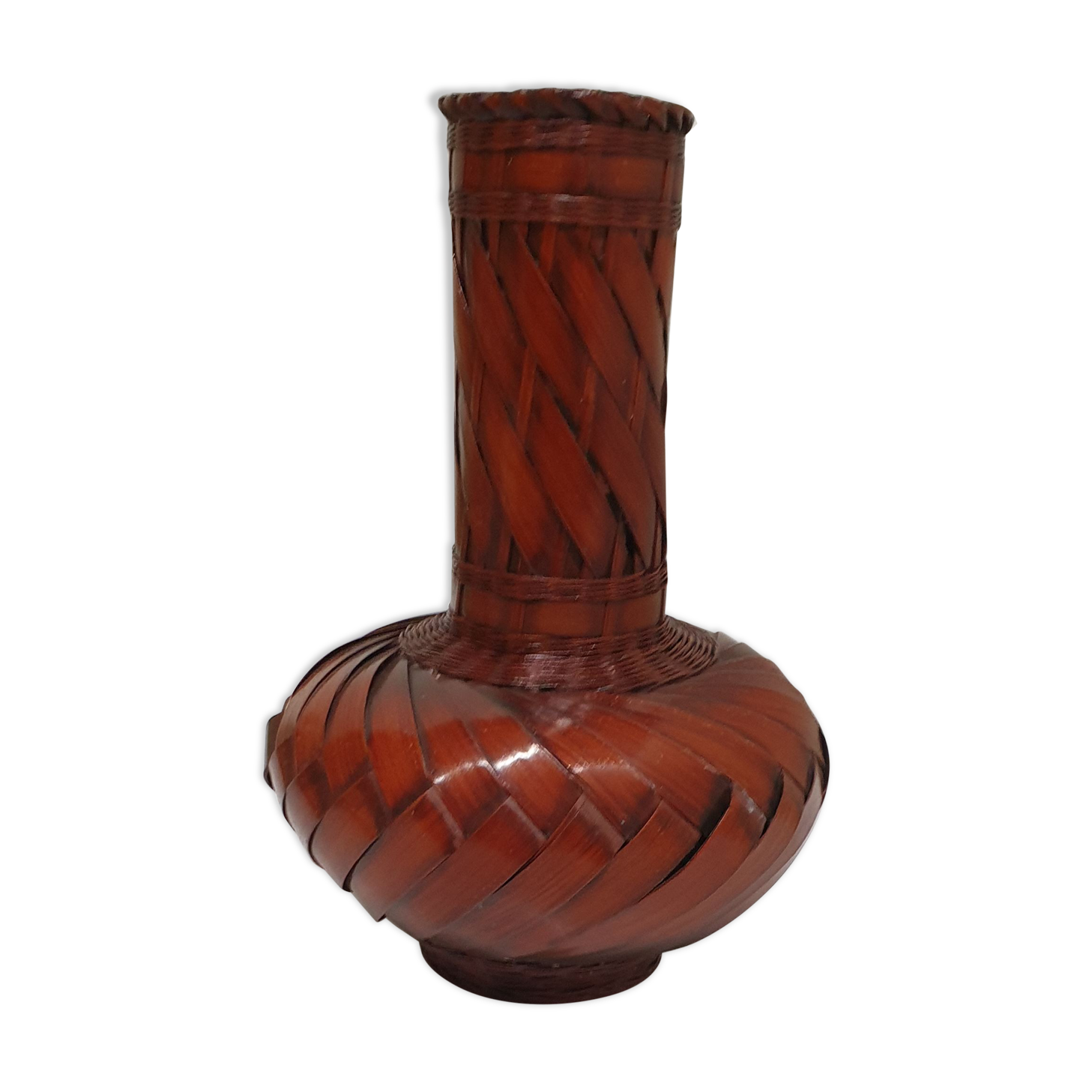 Vase made of braided bamboo leaves