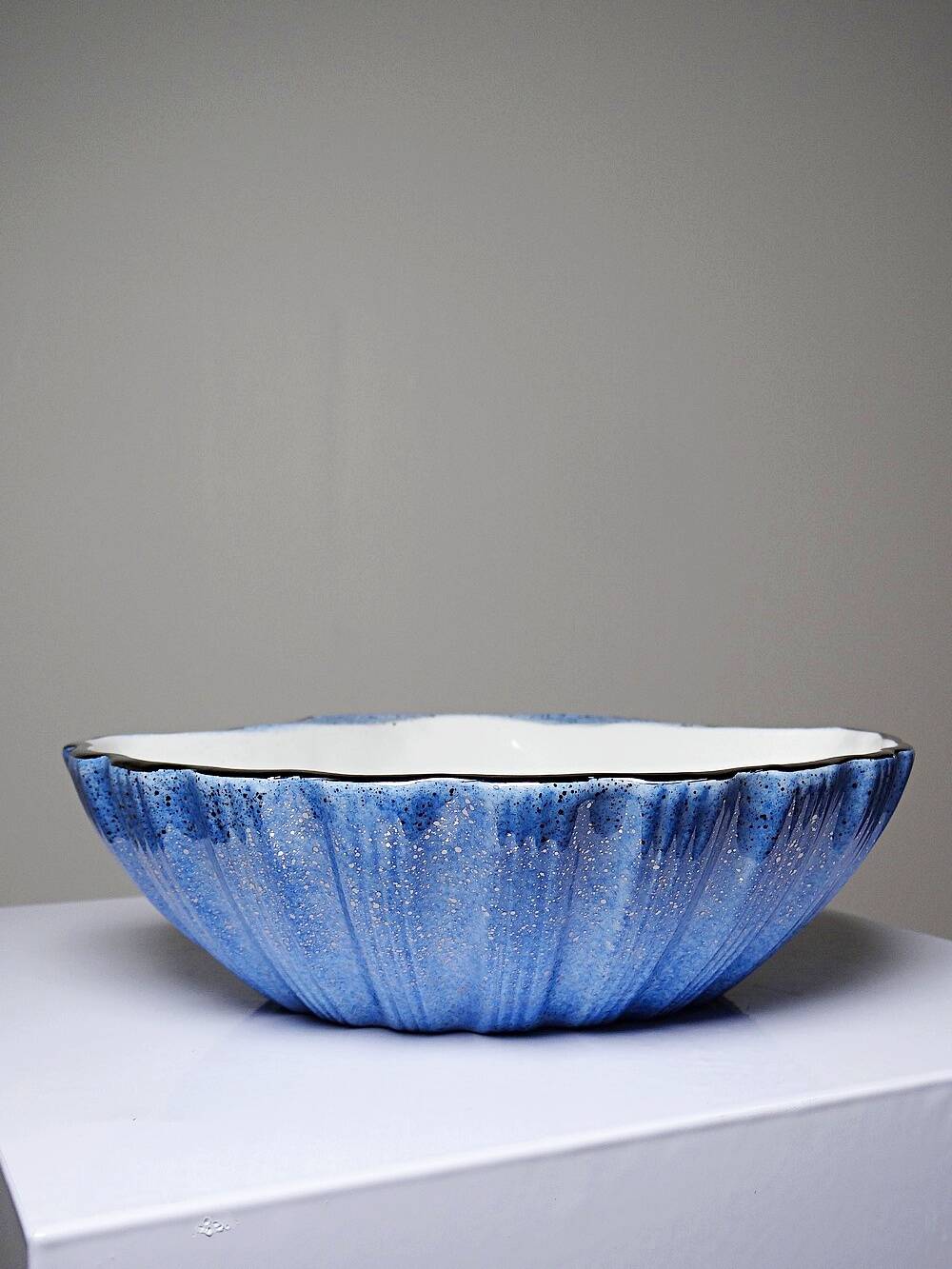 Large shell-shaped ceramic trinket dish, vintage 80s Christian Dior.