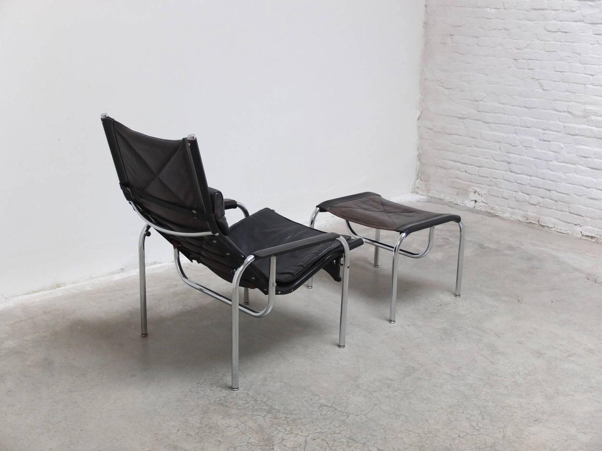 Reclining 'HE1106' lounge chair with ottoman by Hans Eichenberger for Strässle, 1978