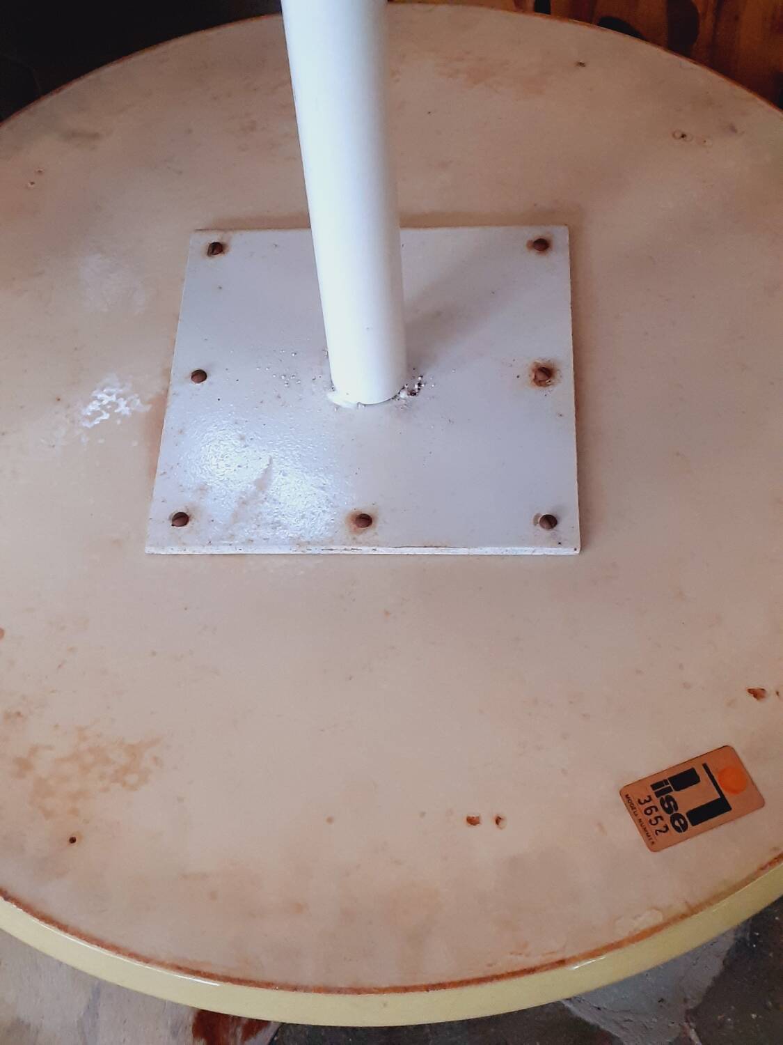 Tulip-shaped side table.