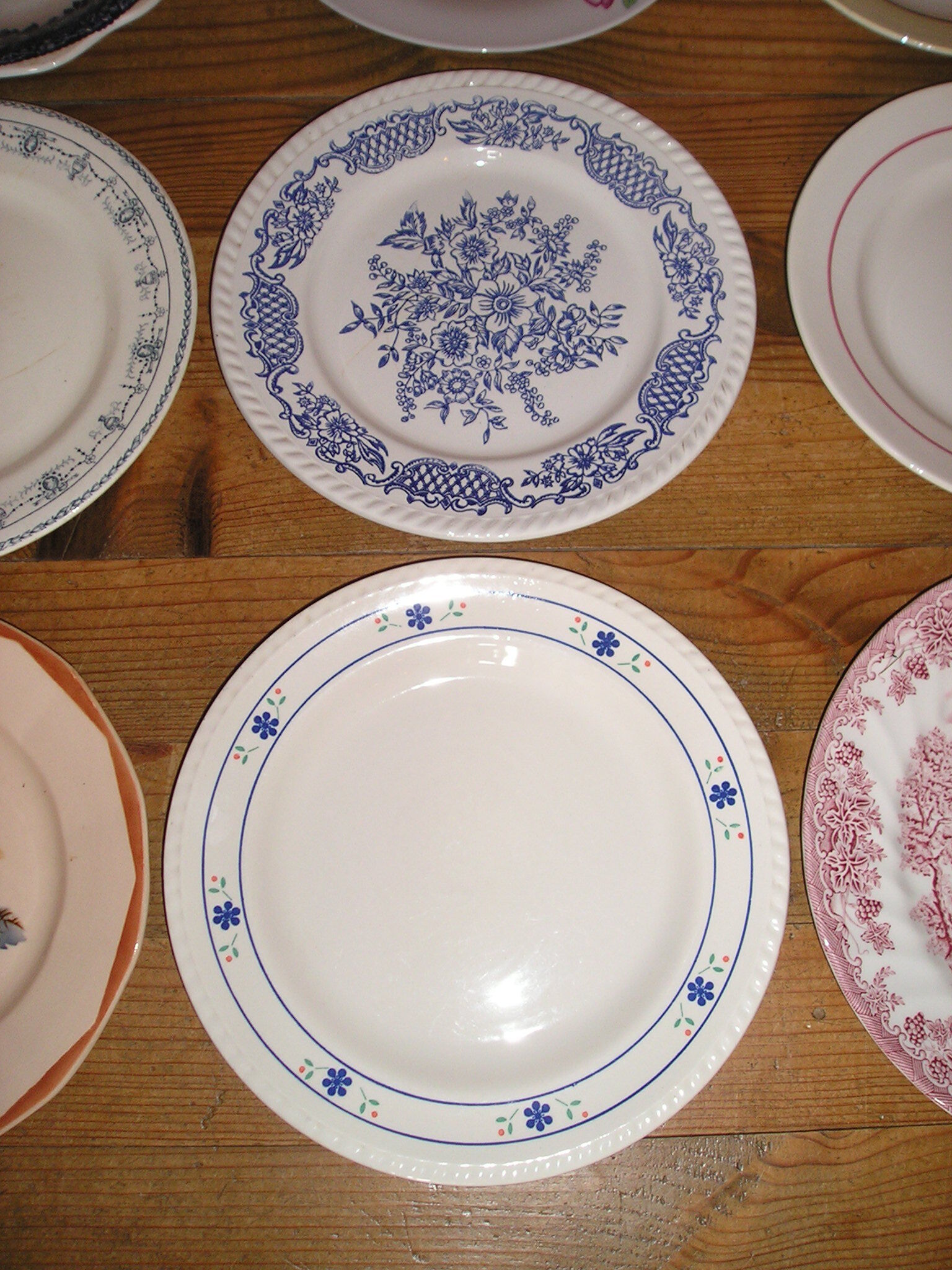 Set of 12 different flat plates