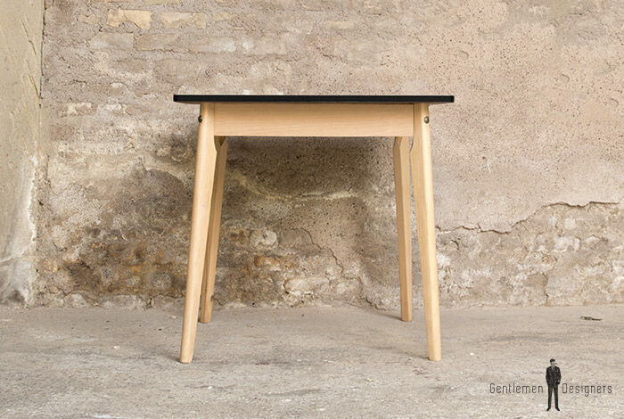 Vintage table in solid beech and black laminate tray