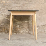 Vintage table in solid beech and black laminate tray