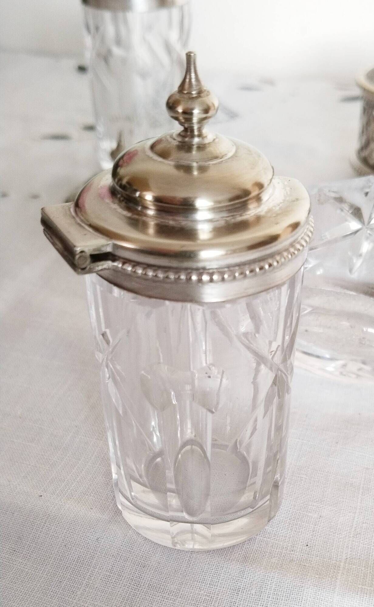 Salt, pepper and mustard shaker set in chiseled glass and silver metal