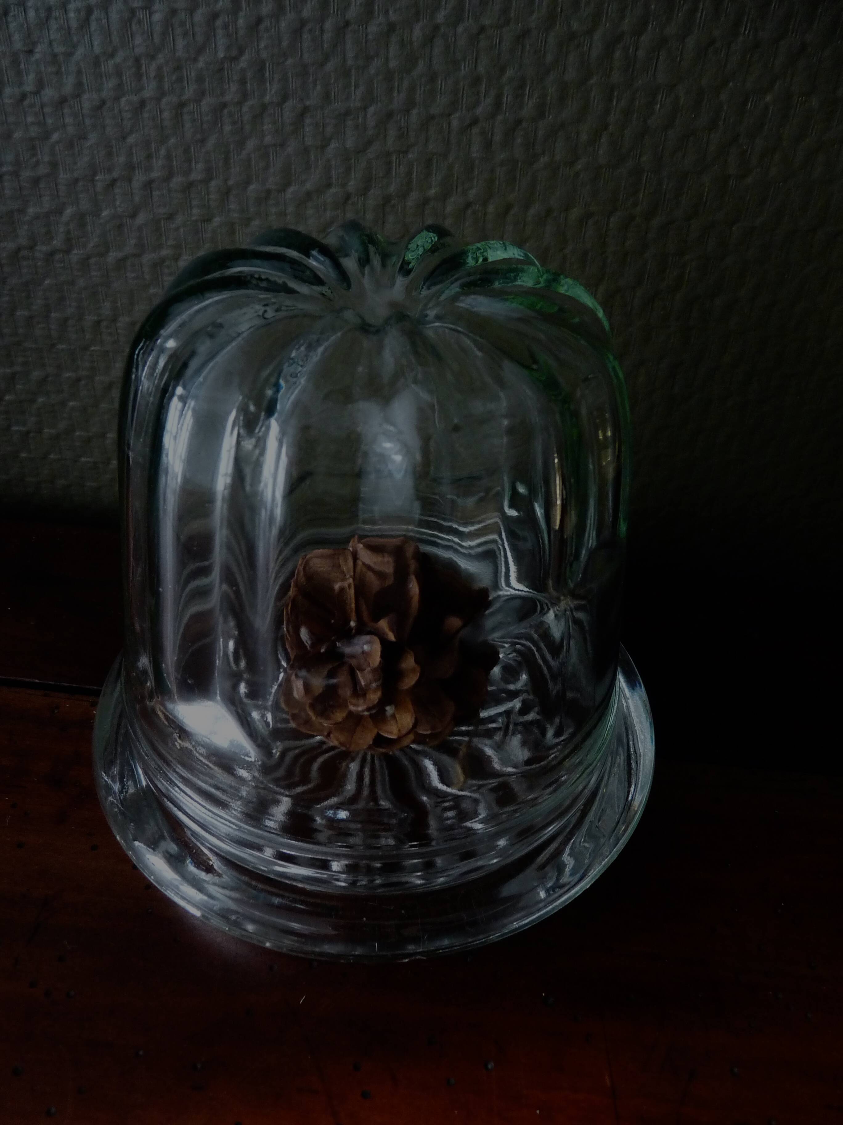 Paire d'anciens moules cannelés en verre. Moules à kouglof / Moules à confitures