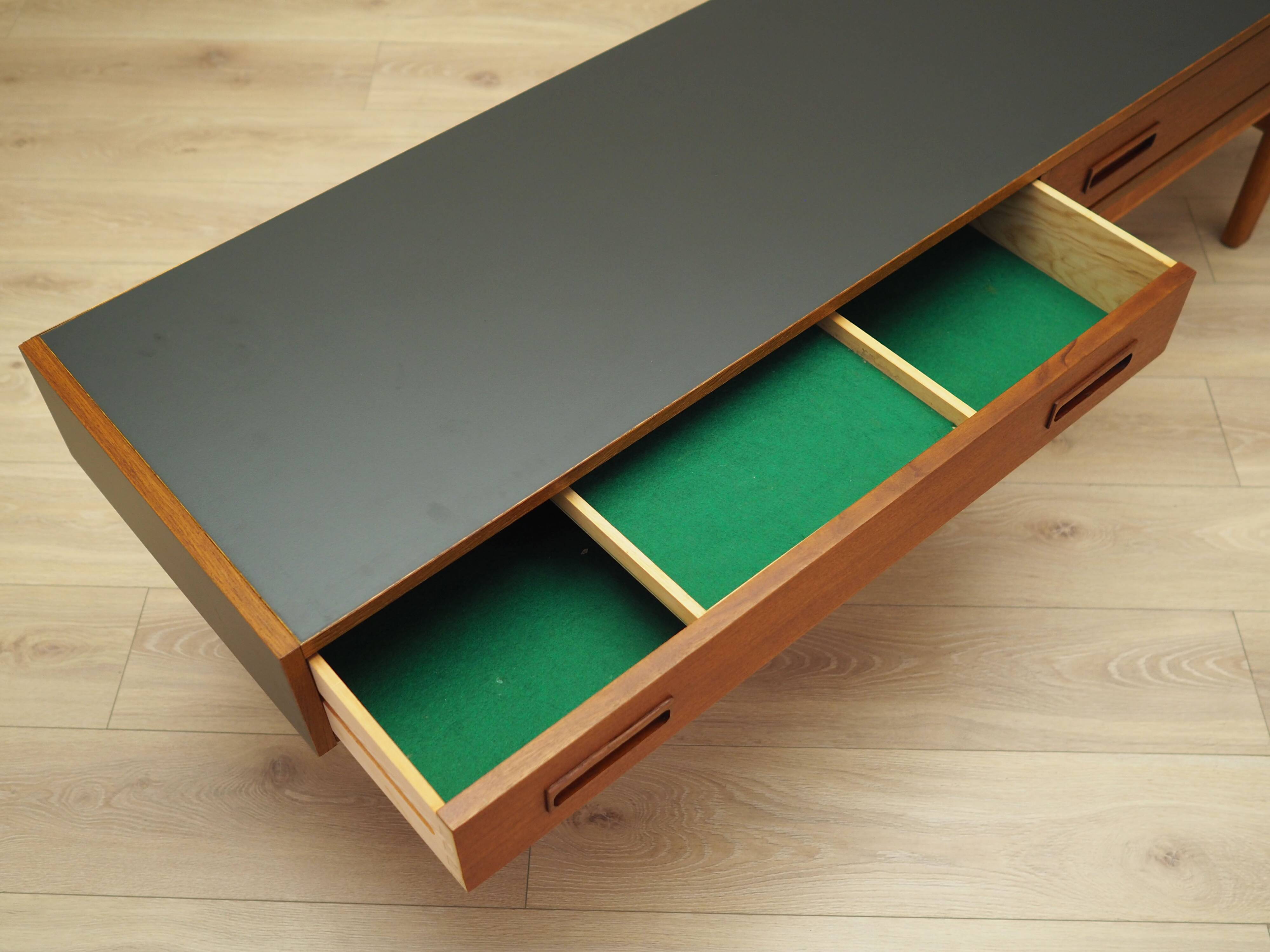 Lowboard en teck, design danois, années 1960, production : Danemark