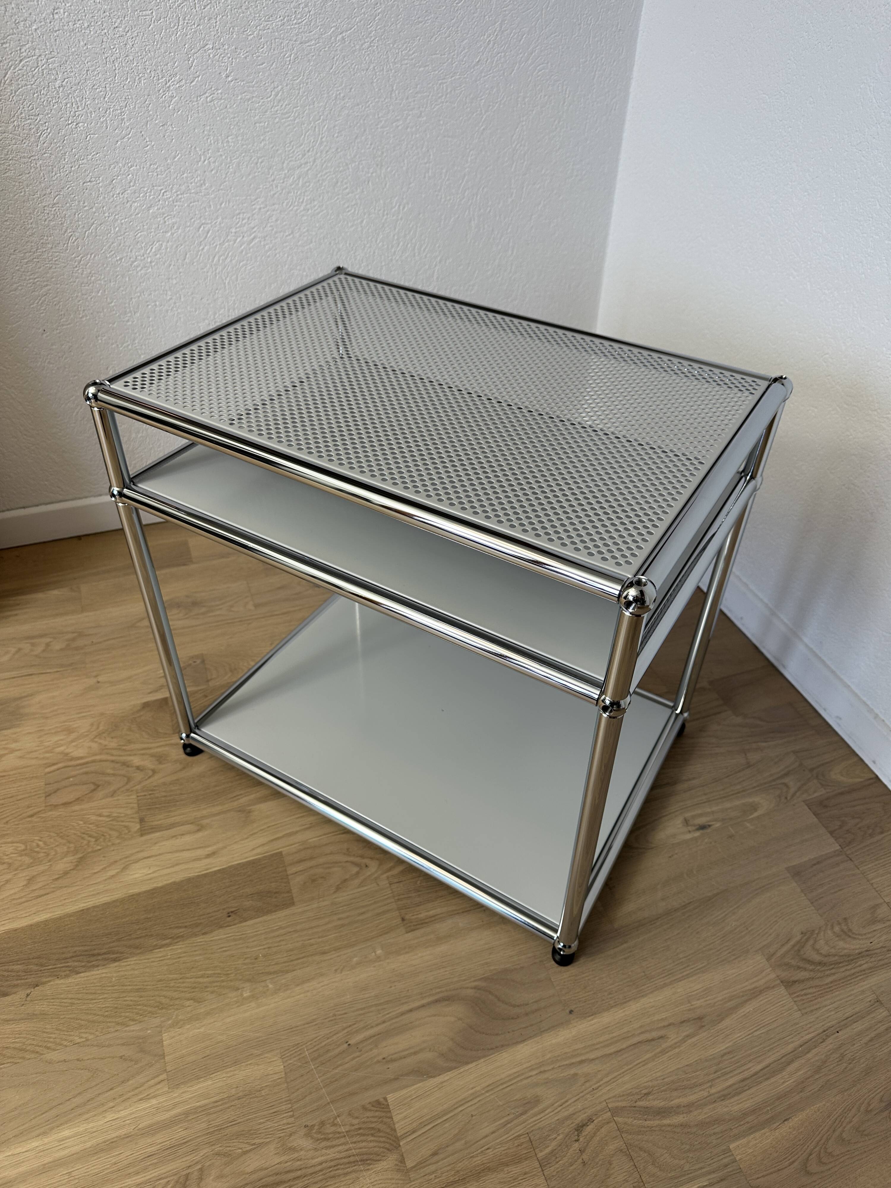 Table d’appoint USM Haller en Gris Clair