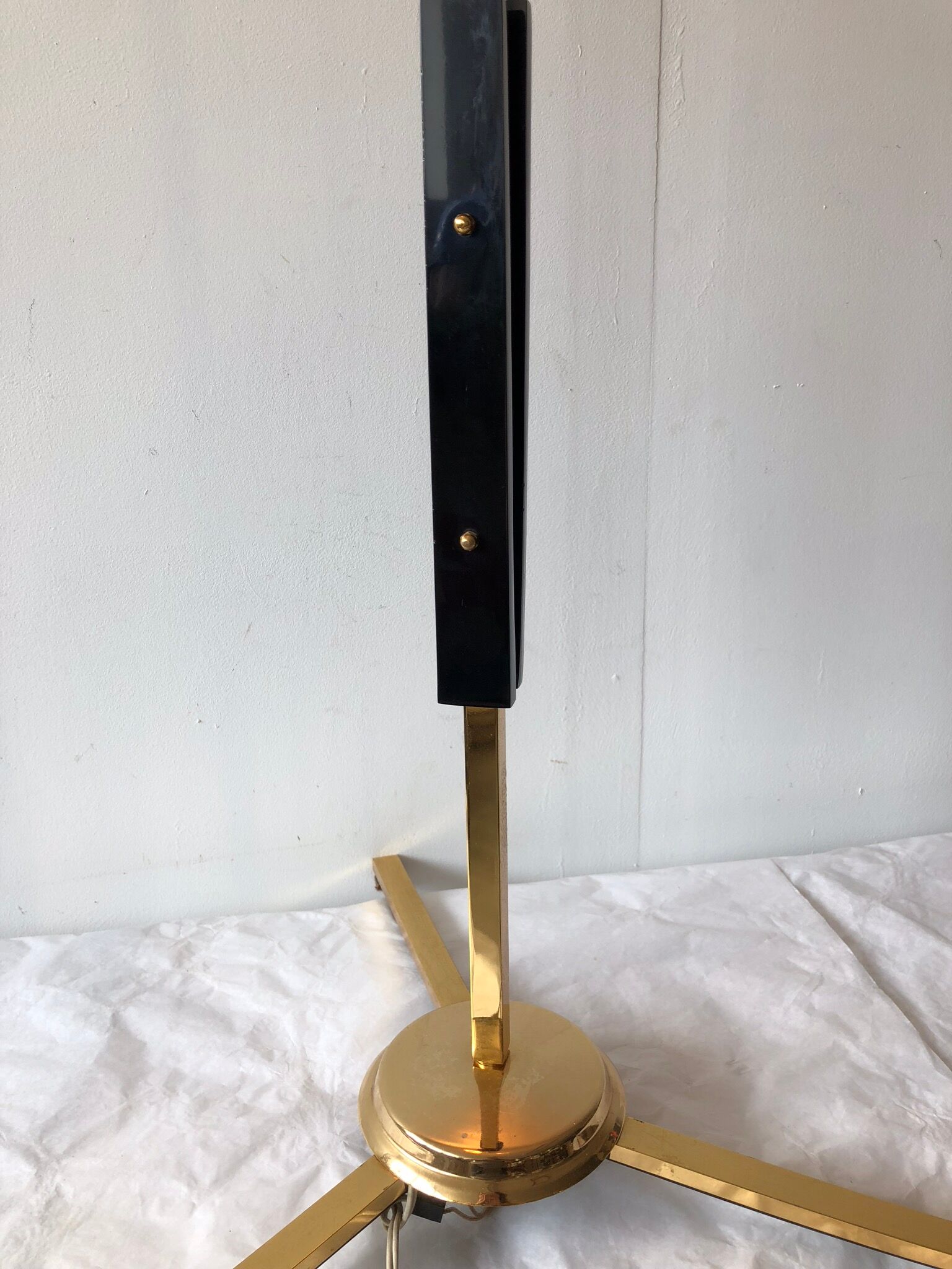 Maison Arlus floor lamp in metal brass and opaline