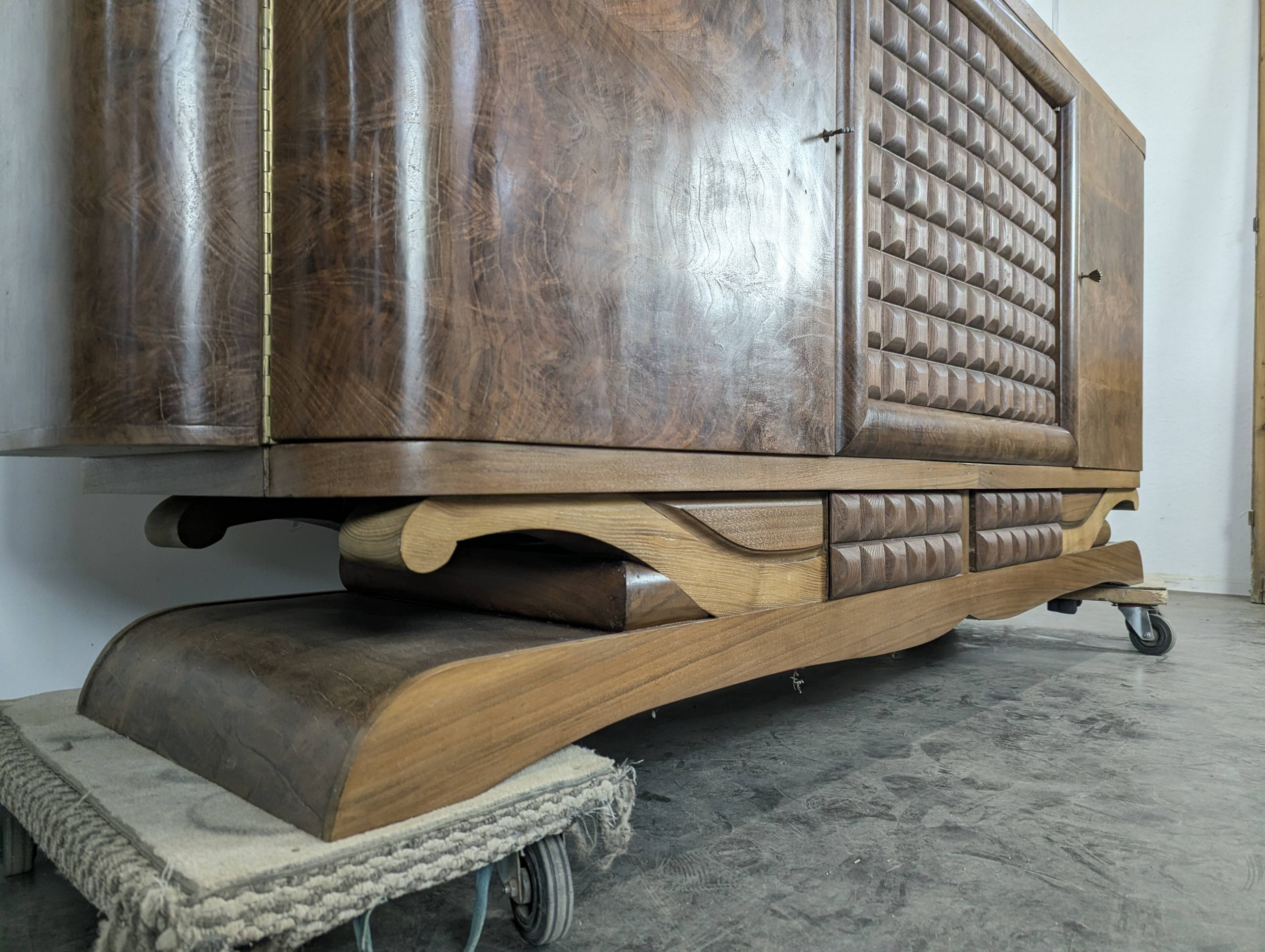 Brutalist enfilade with diamond points