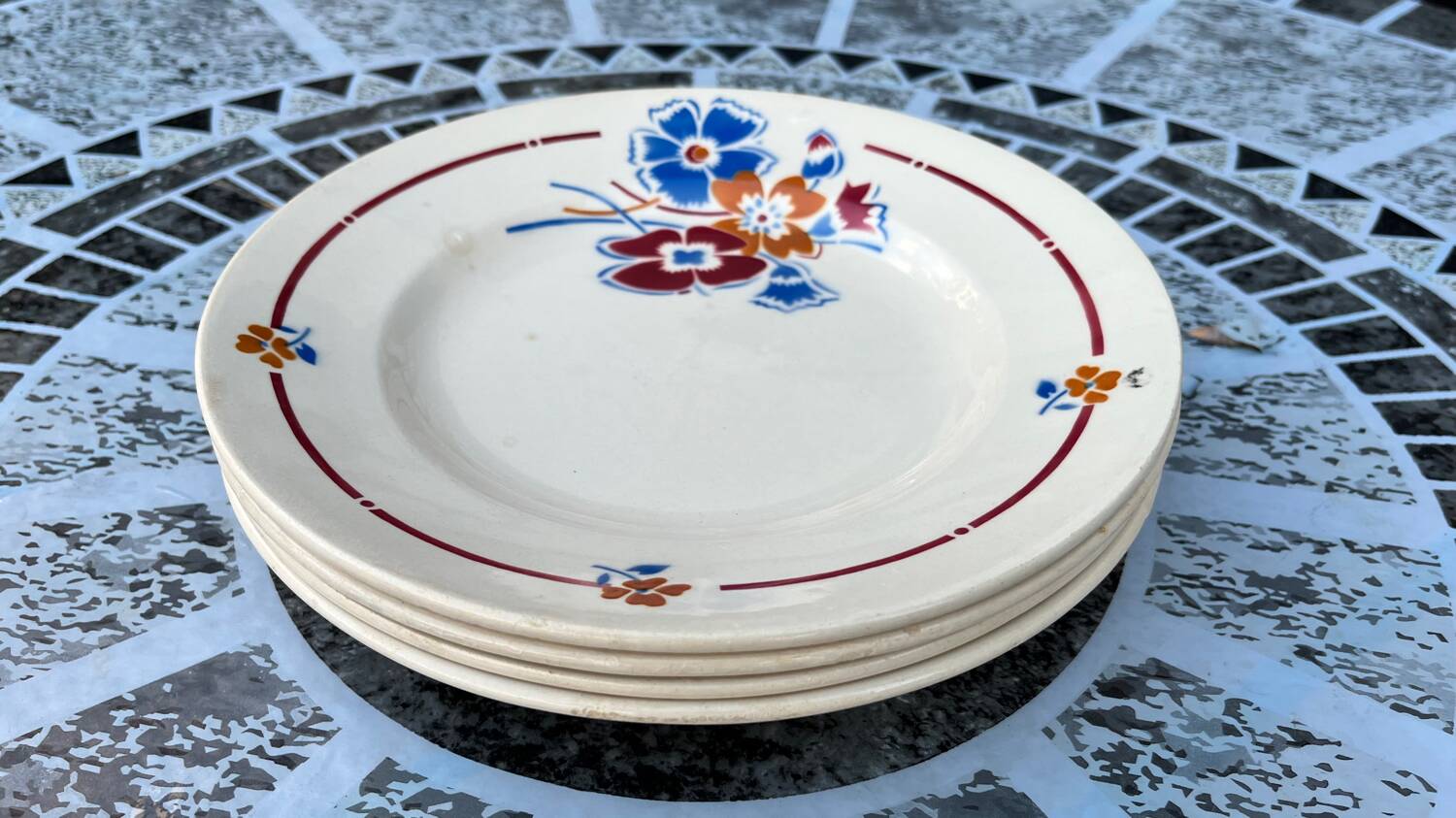 Set of 4 St Amand flat plates