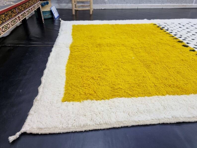 Handmade traditional natural wool rug size 2/3 m