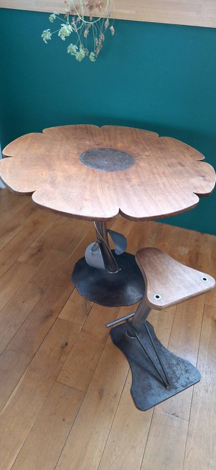 Round table with flowers