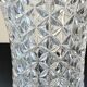 Grand Vase Tulipier en cristal de Bohème taillé. Motifs étoilés/losanges. Haut 26 cm