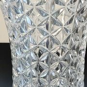 Grand Vase Tulipier en cristal de Bohème taillé. Motifs étoilés/losanges. Haut 26 cm
