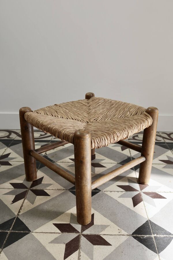 Tabouret bas vintage en bois et paille – Assise paillée tressée
