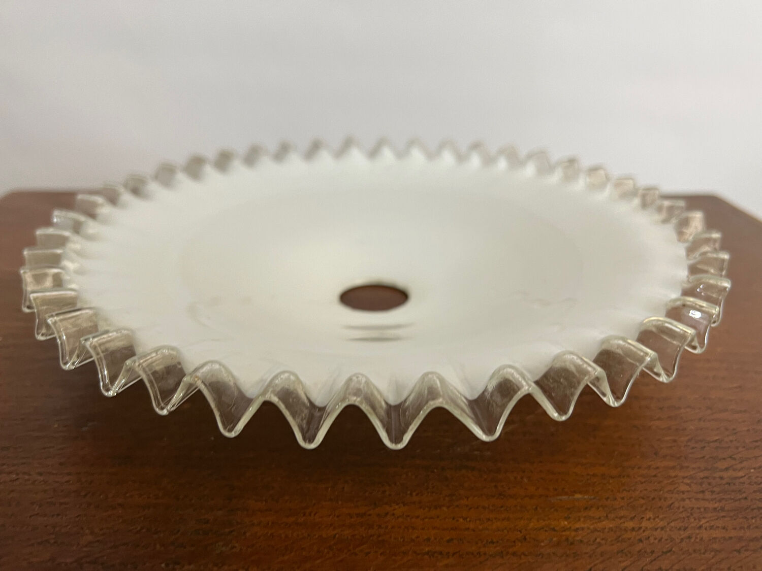 Opaline white vintage suspension