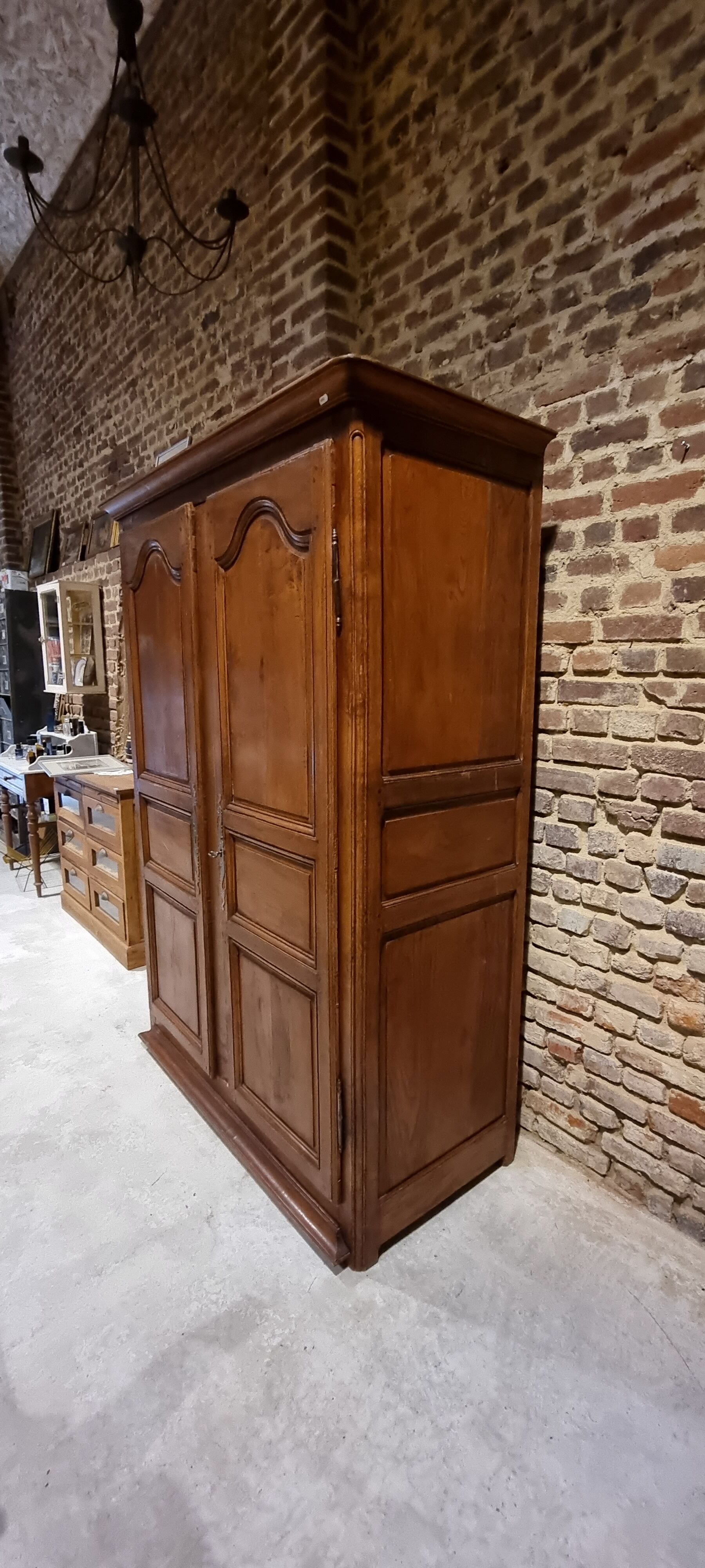 Wardrobe in solid wood