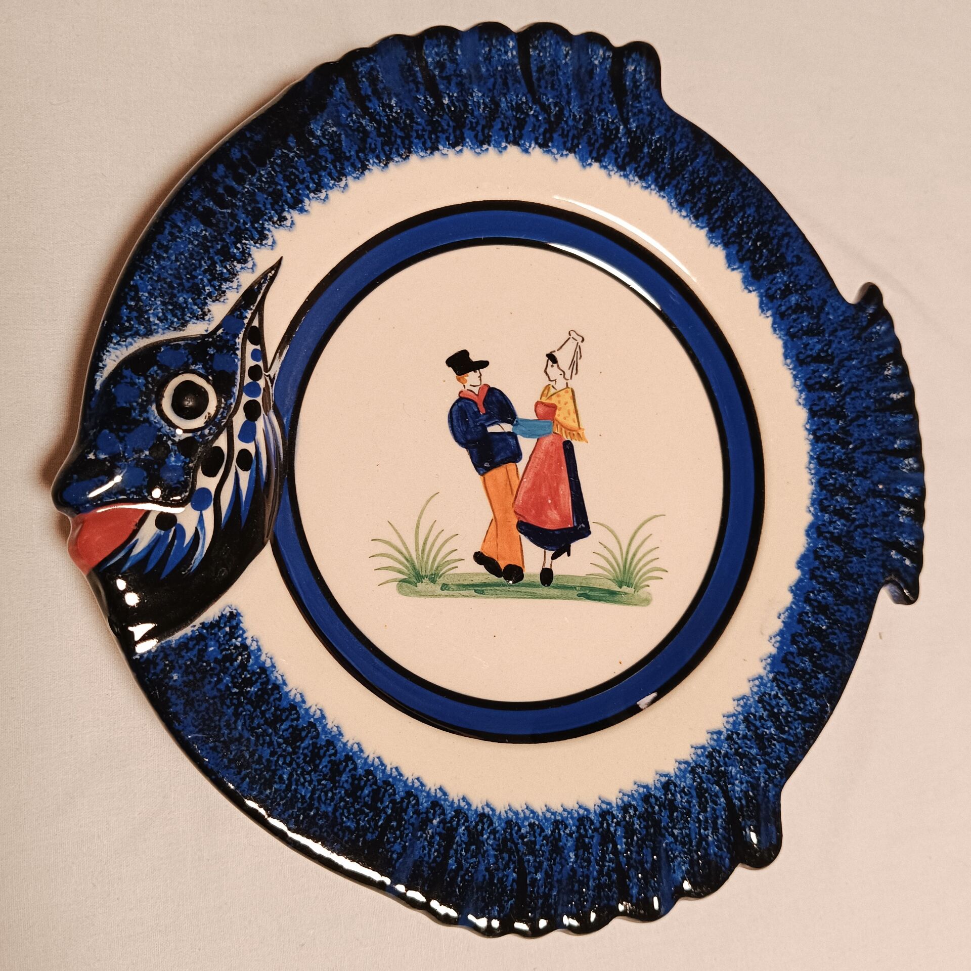 Fish Plate in Port-en-Bessin Faience – Breton / Norman Decor