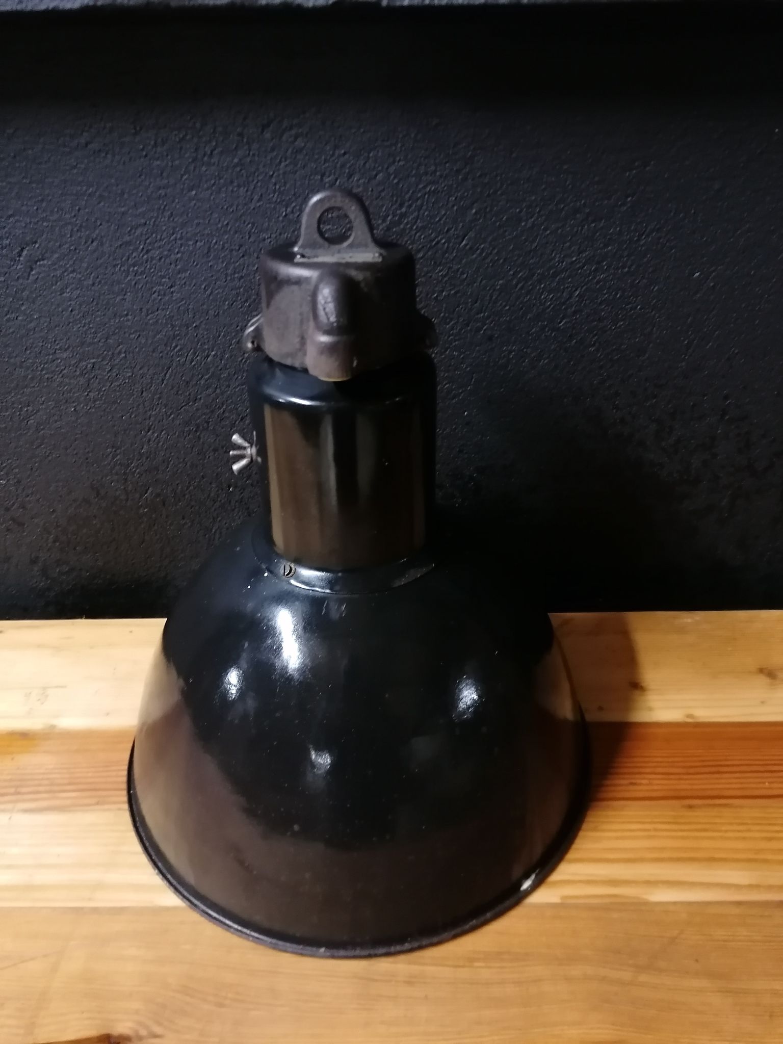 Industrial vintage factory pendant lamp, enamelled metal, 60s