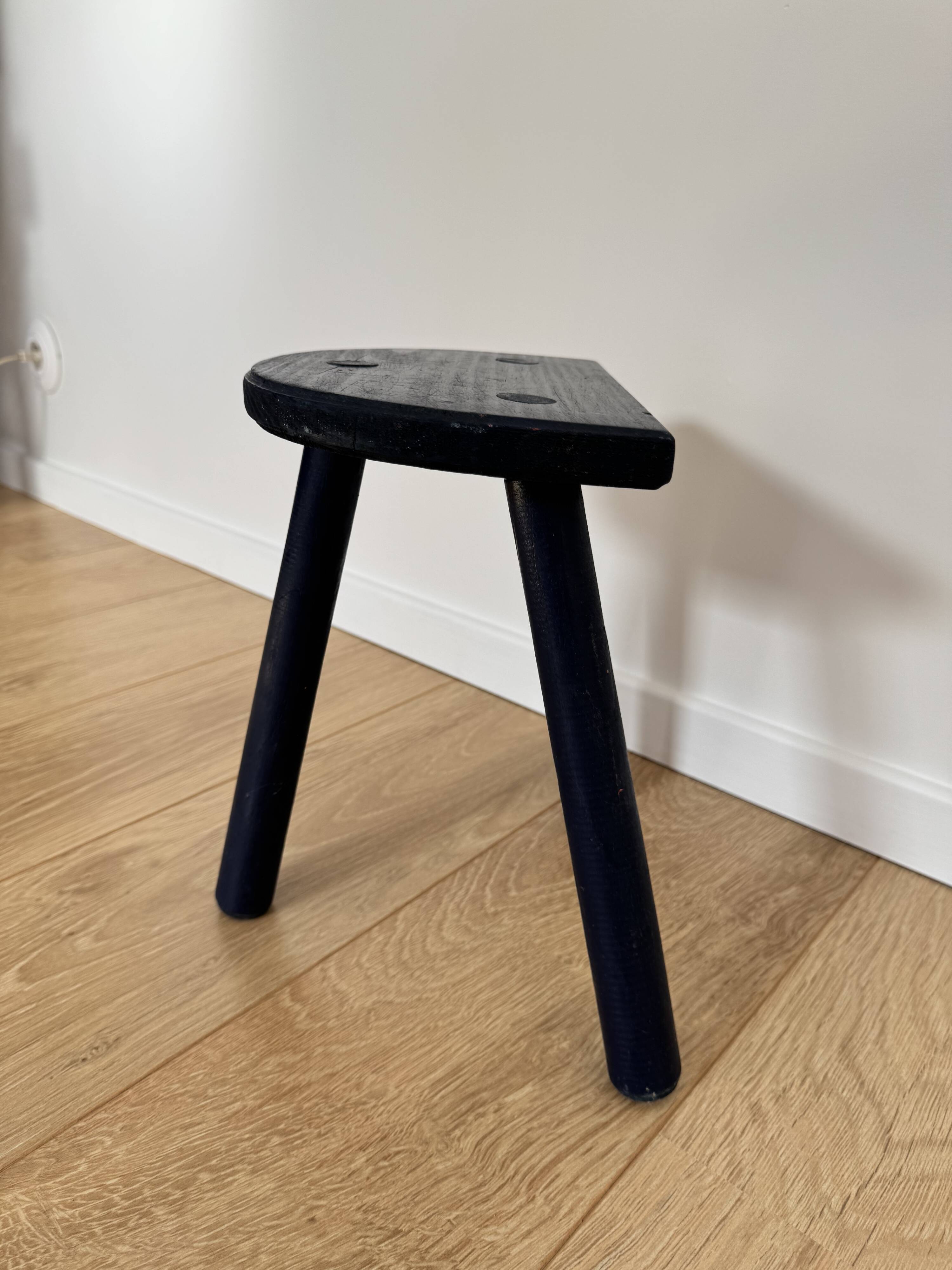 Antique cowherd plant stool / milking / close navy blue tripod