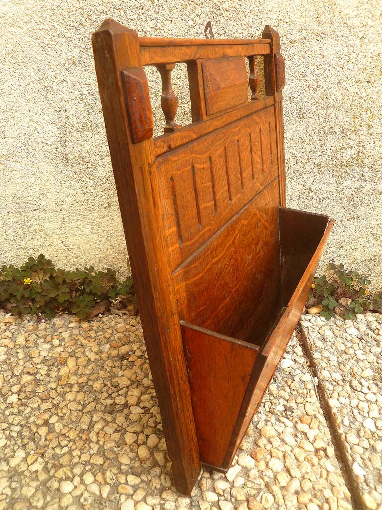 Magazine rack, vintage mail